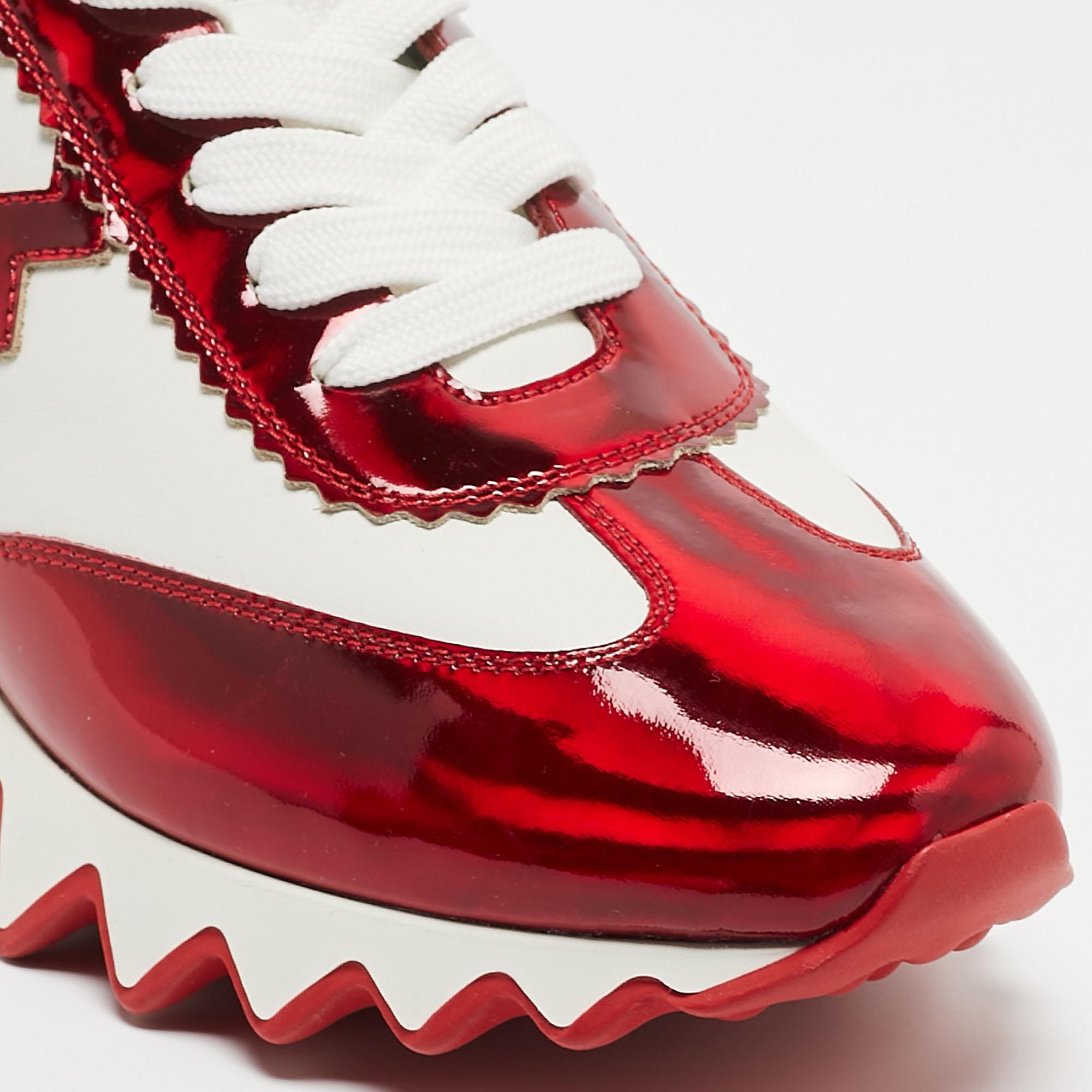 Christian Louboutin White/Red Leather Loubishark Low Top Sneakers Size 39.5 In Excellent Condition In Dubai, Al Qouz 2