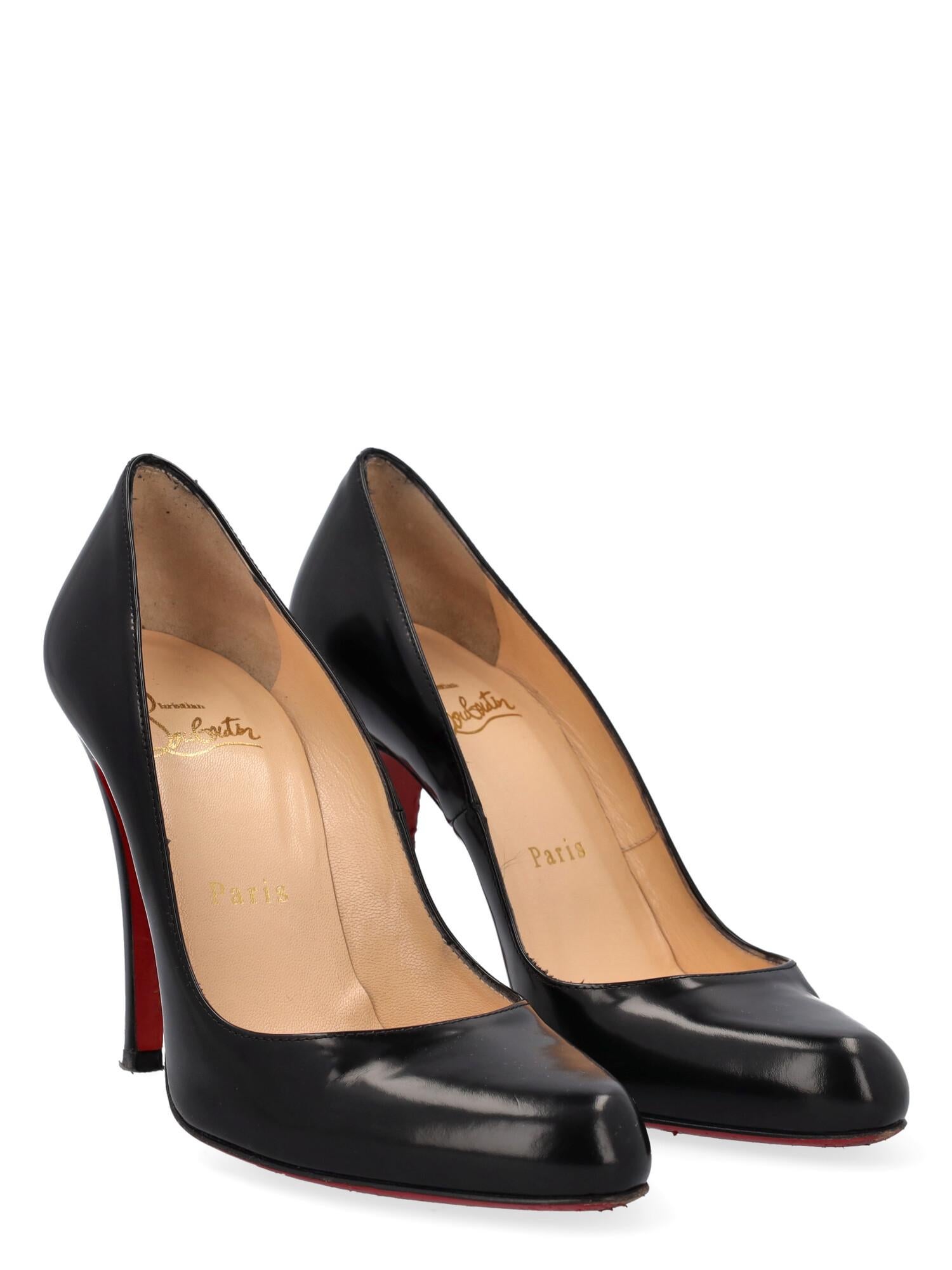 Pumps, leather, solid color, round toe, branded insole, leather insole, tapered heel, high heel

INCLUDES
 Dust bag

PRODUCT CONDITION: Very Good
Heel: slightly visible marks. Sole: visible signs of use. Upper: slightly visible deformation, slightly