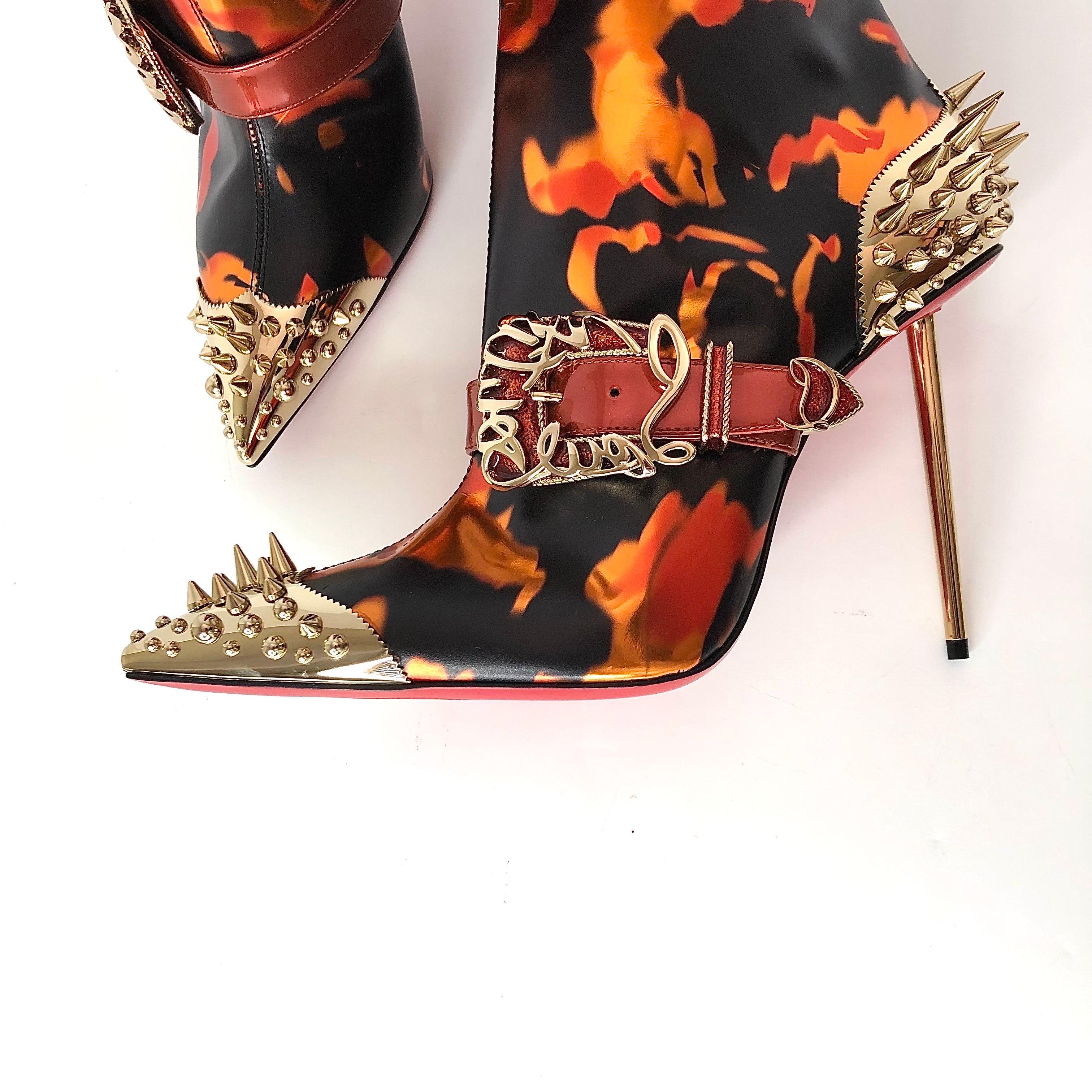 Christian Louboutin Womenphis 100 Spike Logo Buckle Stivali con tacco a spillo 40 in vendita 1