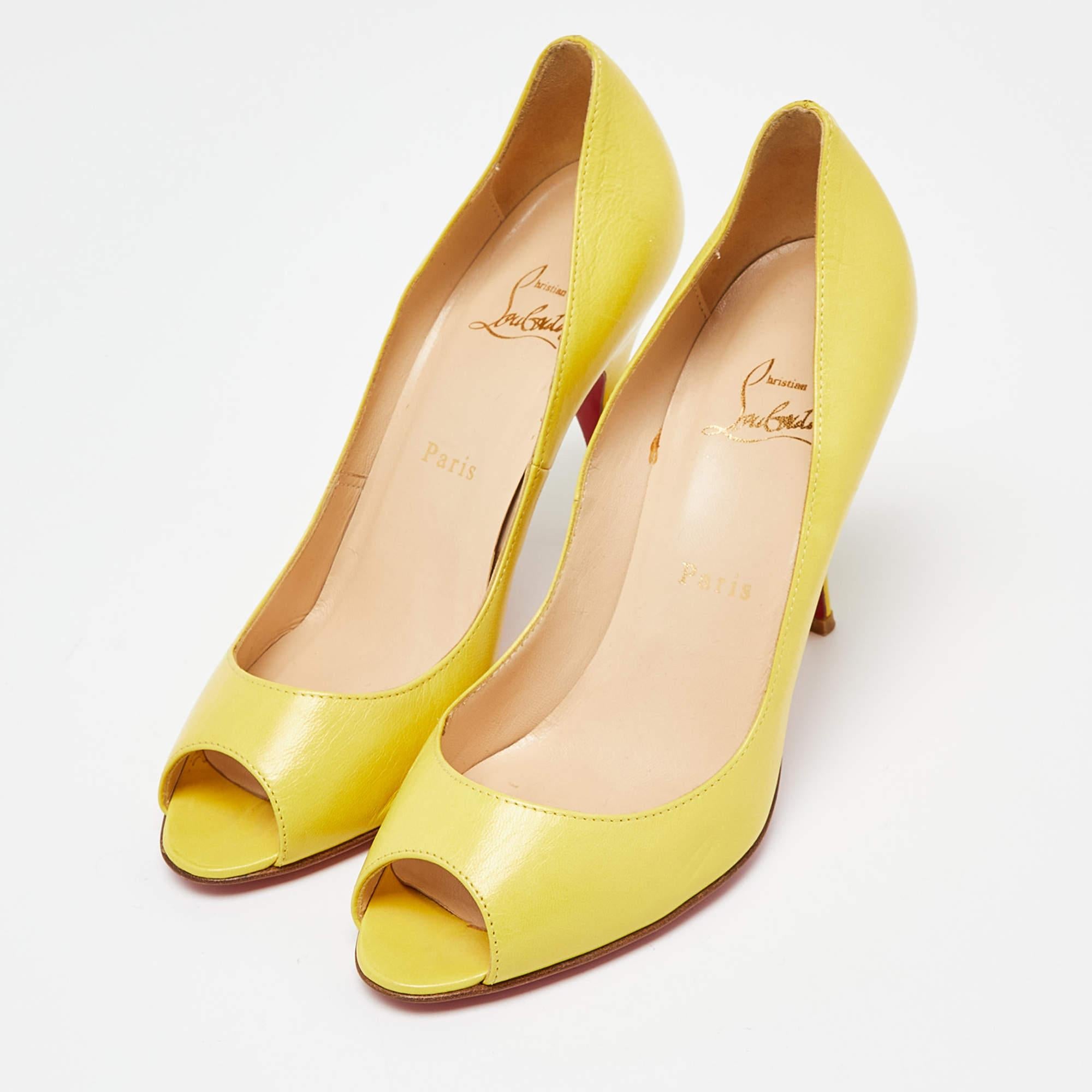 Women's Christian Louboutin Yellow Leather Maryl Pumps Size 38.5 For Sale
