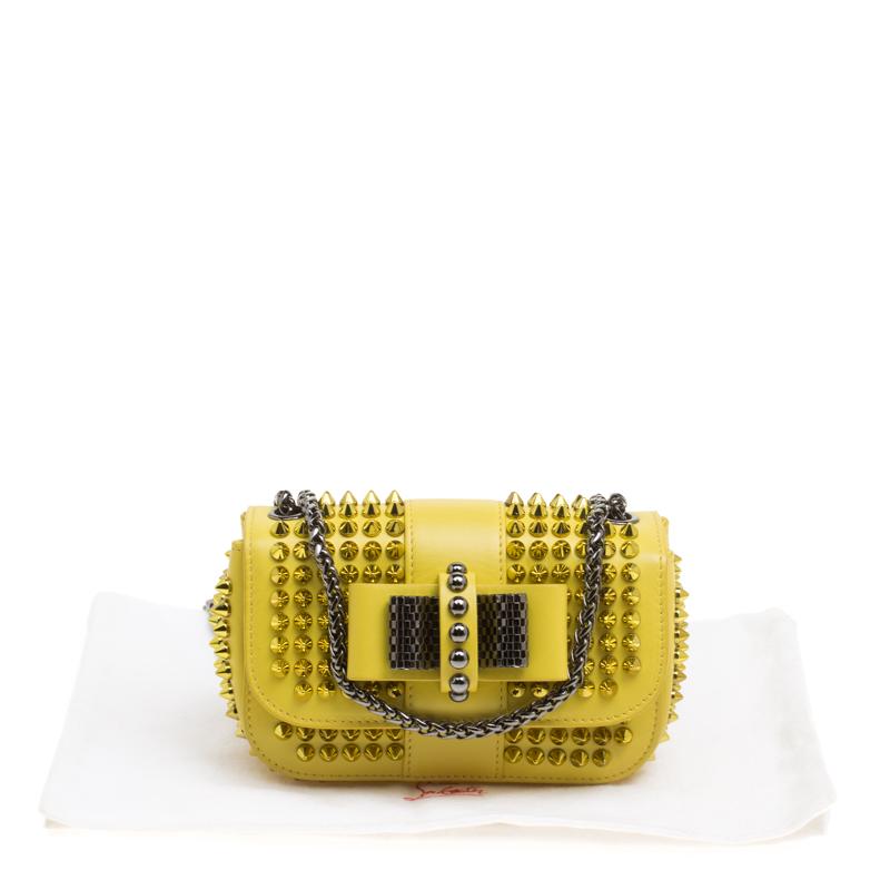 Christian Louboutin Gelbe Mini-Mini-Umhängetasche aus Leder mit Spikes Damen