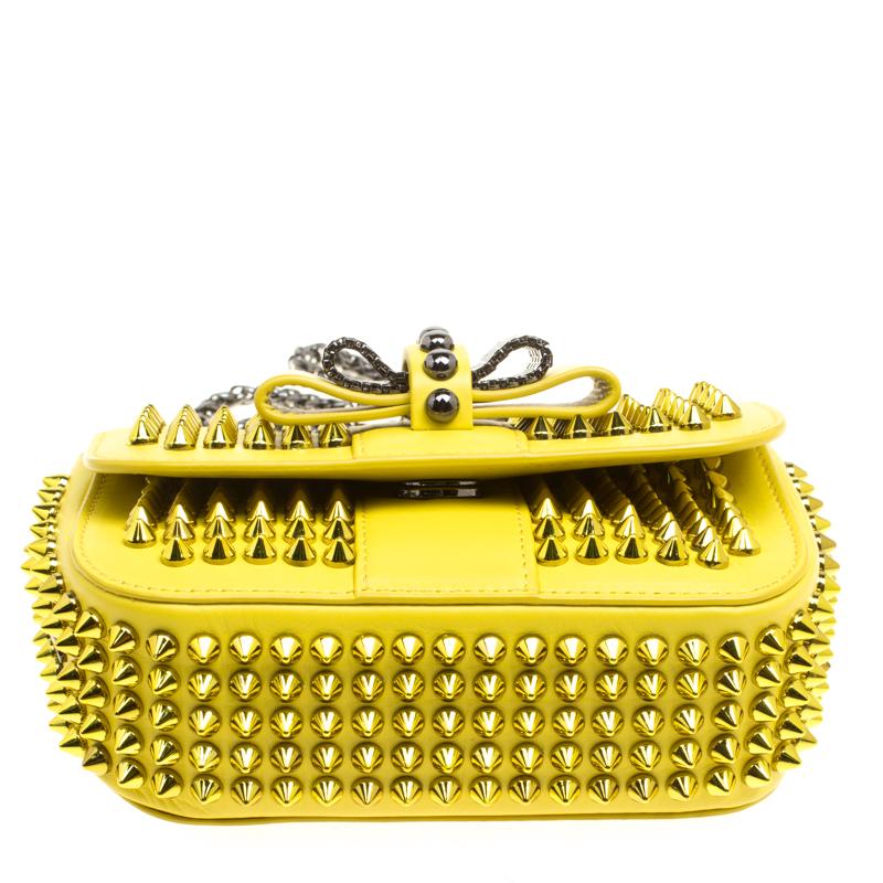 Christian Louboutin Gelbe Mini-Mini-Umhängetasche aus Leder mit Spikes 3