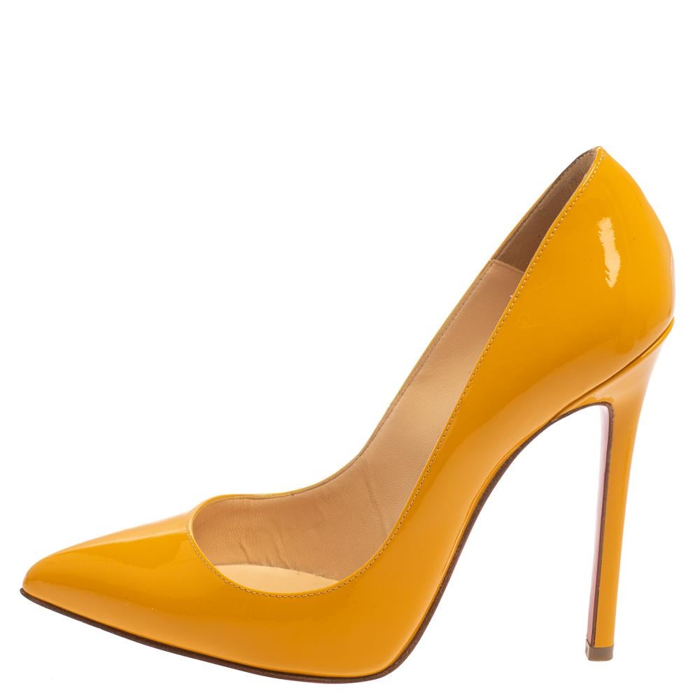 One of the House’s iconic styles, the style is named after the popular Folies Pigalle nightclub in Paris. They're made from patent leather in a vibrant yellow hue with sleek pointed toes and 12 cm stiletto heels. Style these timeless pumps with