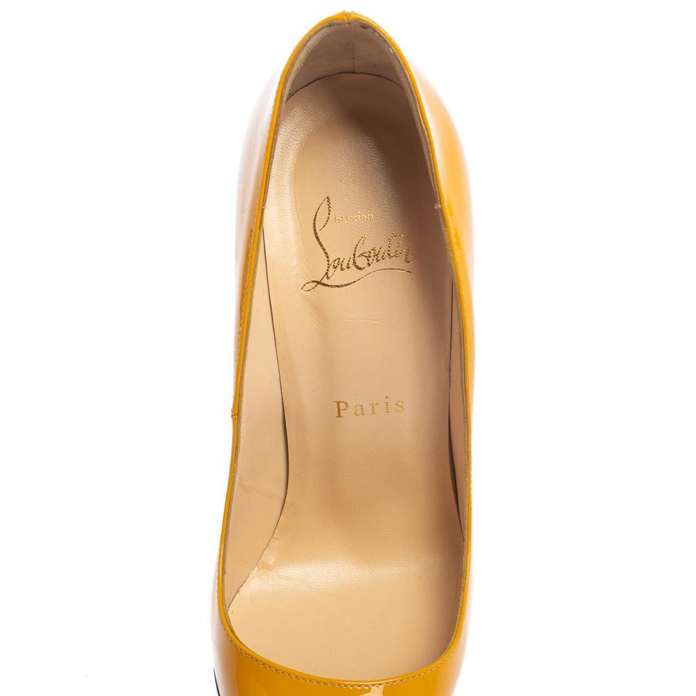 Christian Louboutin Yellow Patent Leather Pigalle Pointed Toe Pumps Size 37.5 In Good Condition In Dubai, Al Qouz 2