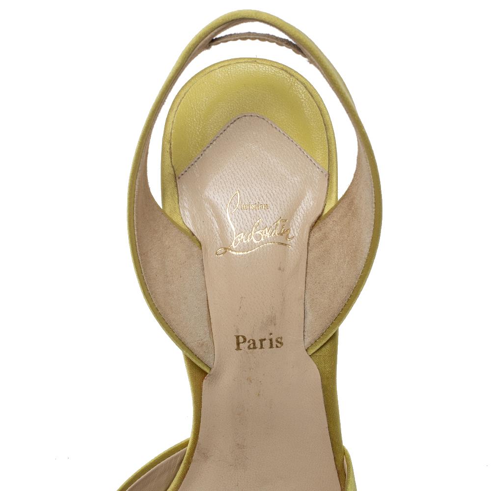 Christian Louboutin Yellow Satin 'Picador' Slingback Round Toe Sandals Size 39 In Good Condition For Sale In Dubai, Al Qouz 2