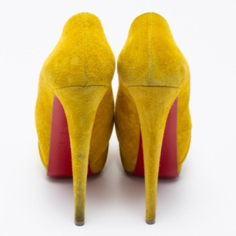 Women's Christian Louboutin Yellow Suede Drapesse Peep-Toe Platform Pumps Size 36.5 For Sale
