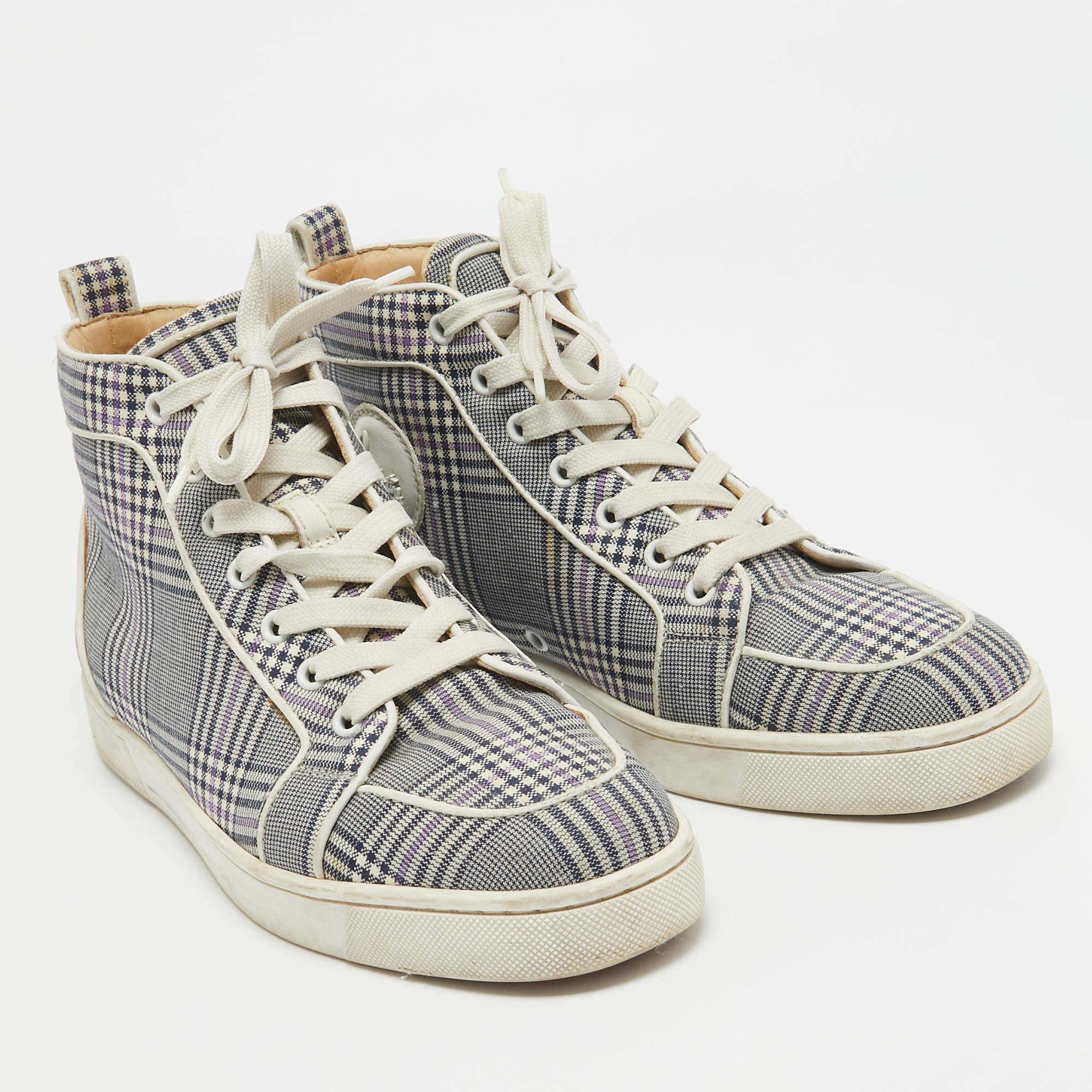 Christian LouboutinScarpe da ginnastica in tela monocromatica Rantus Orlato Taglia 41 In condizioni discrete in vendita a Dubai, Al Qouz 2