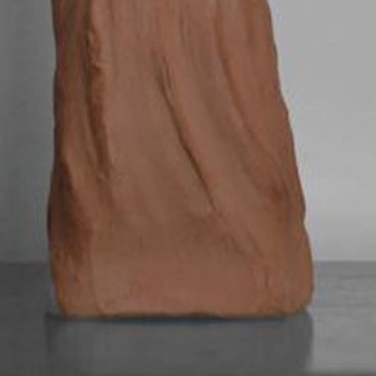 The Scholar - Sculpture contemporaine en argile rouge en vente 1