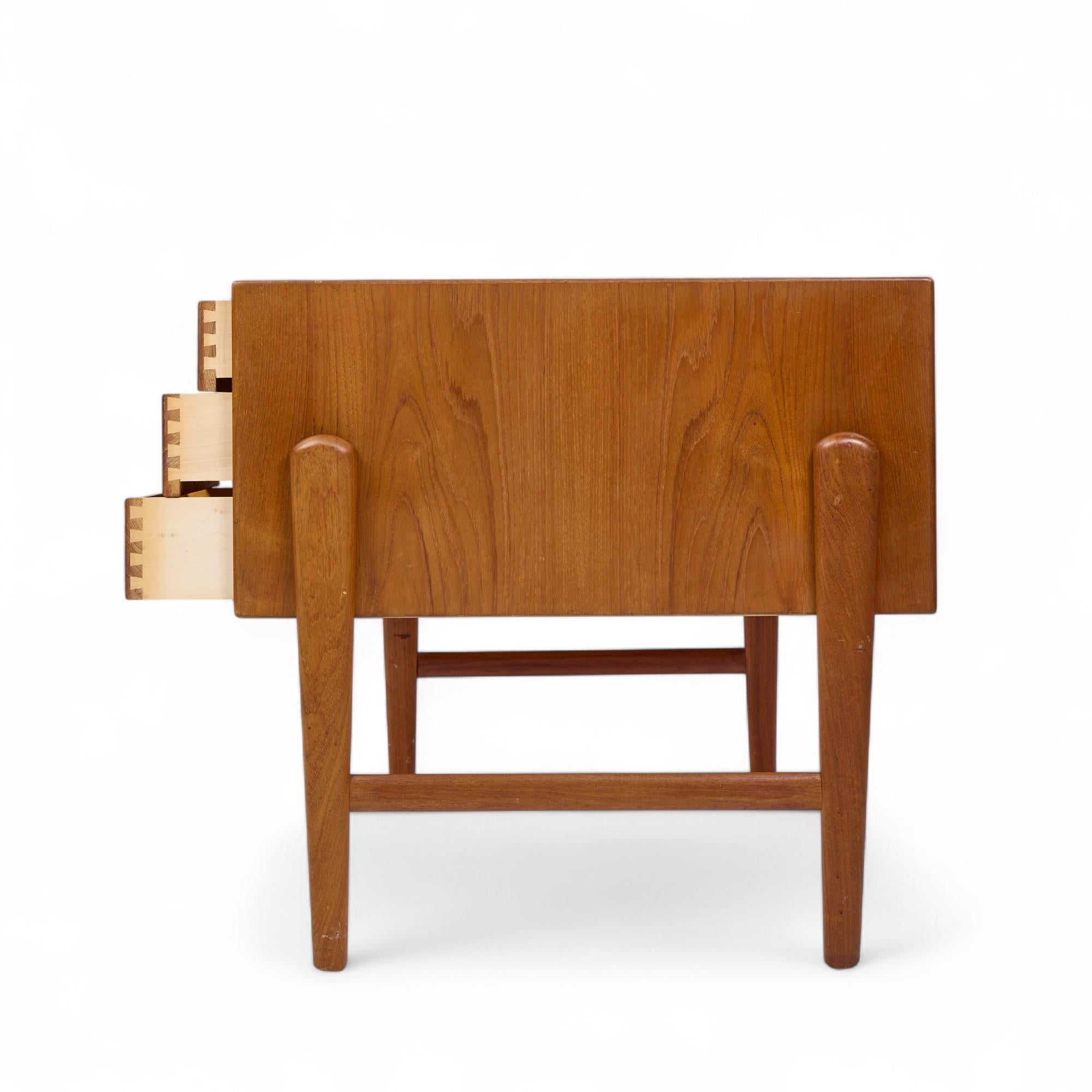 Christian Møller Mid Century Danish Teak Executive Desk im Zustand „Gut“ im Angebot in Franklin Park, IL