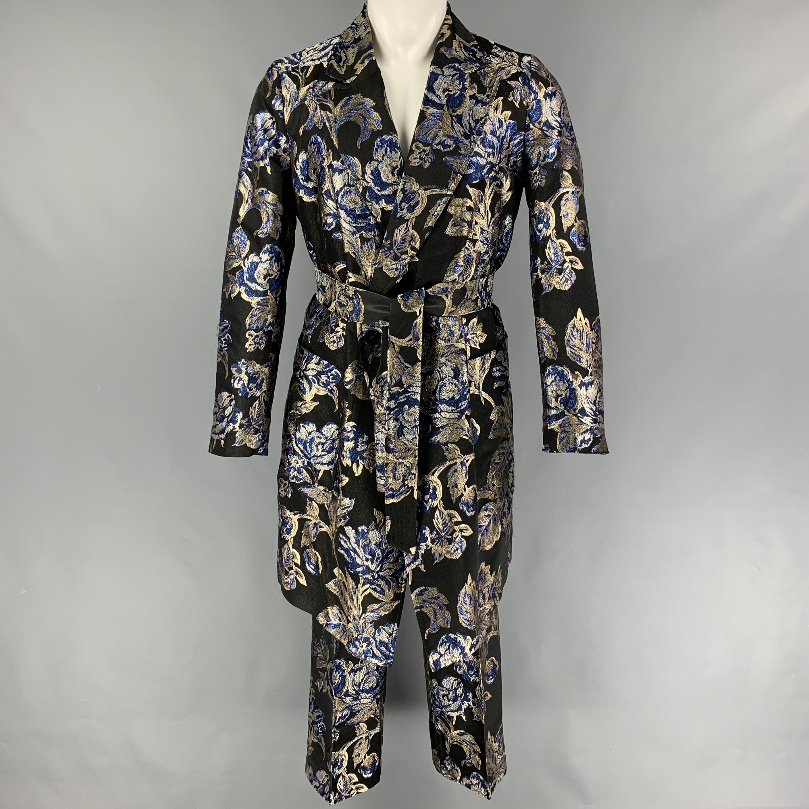 CHRISTIAN PELLIZZARI coat suit comes in black & blue jacquard acetate blend and includes a double breasted, belted loose fit coat with a peak lapel and matching flat front trousers. Made in Italy.

Very Good Pre-Owned Condition.
Marked: