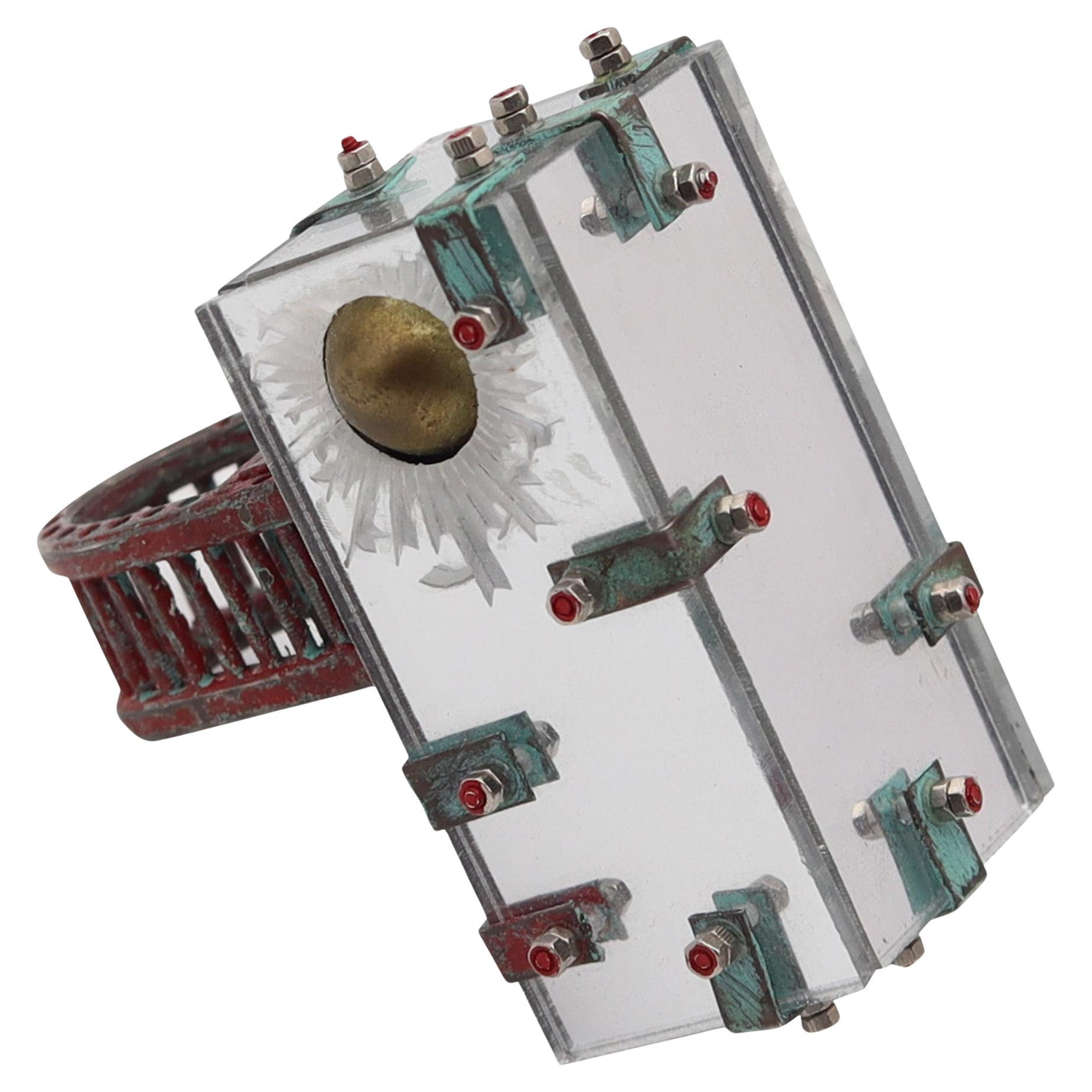 CHRISTIAN QUICENO 2017 Konzeptueller Skulpturenring aus gespiegelten, recycelten Materialien