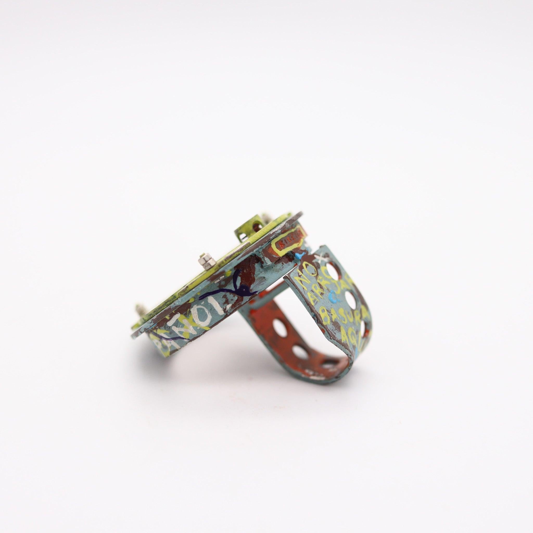CHRISTIAN QUICENO 2017 Anello scultoreo concettuale in materiali riciclati In condizioni ottime in vendita a Miami, FL
