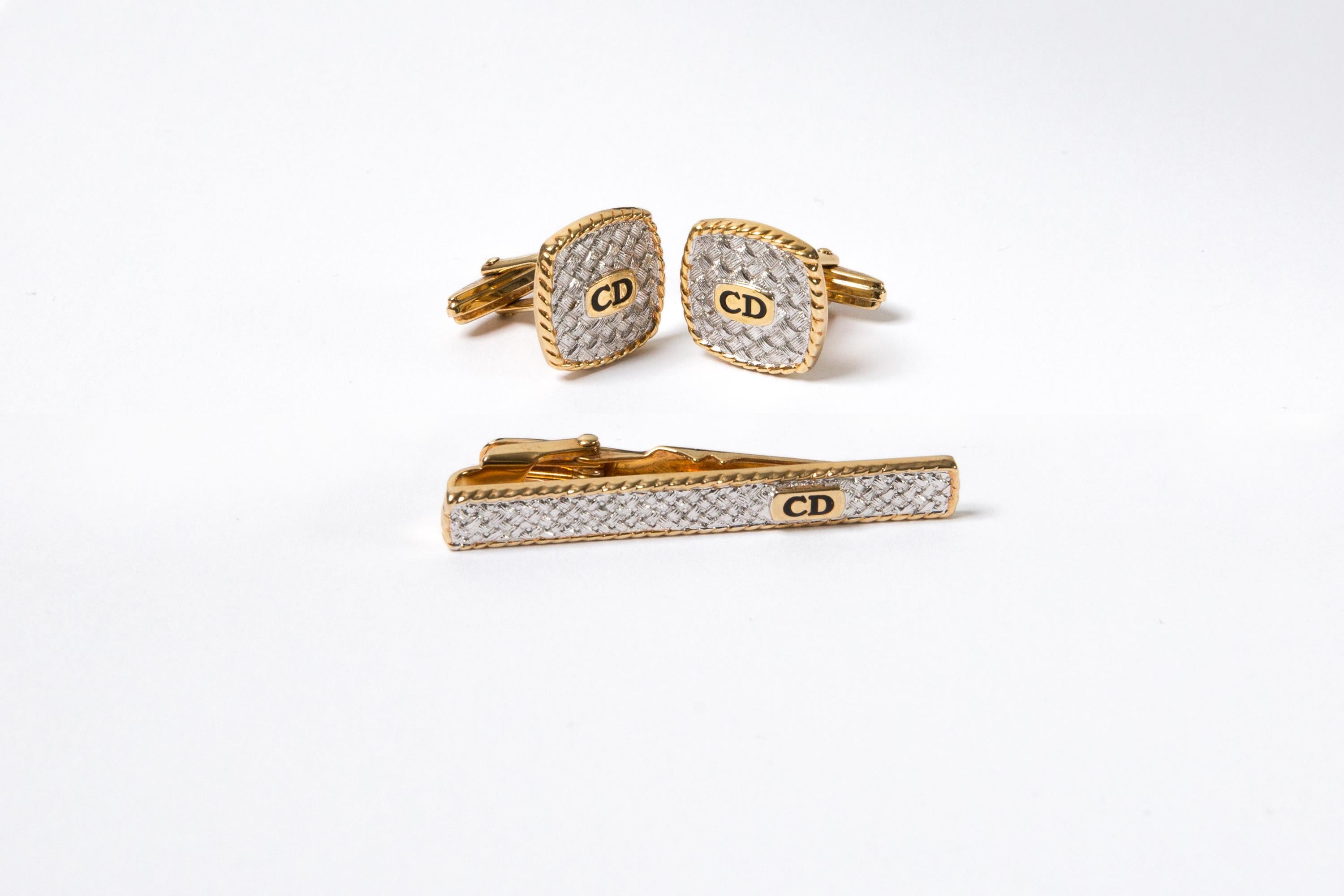 Clip de cravate et boutons de manchette Christian Silver Tone Logo Set en vente 4