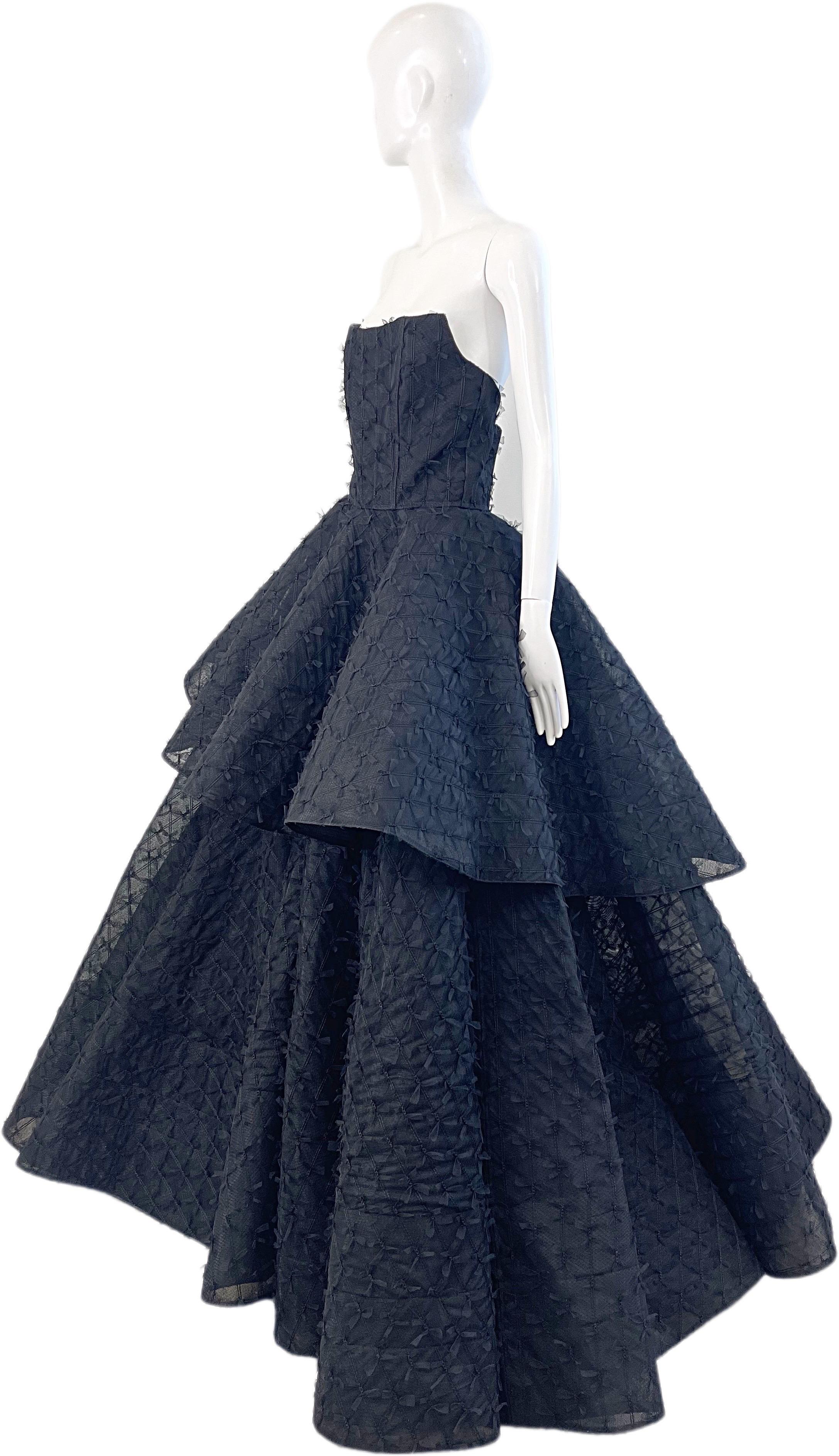 Christian Siriano Couture Spring 2019 Runway Size 4 / 6 Black Horsehair Gown For Sale 4