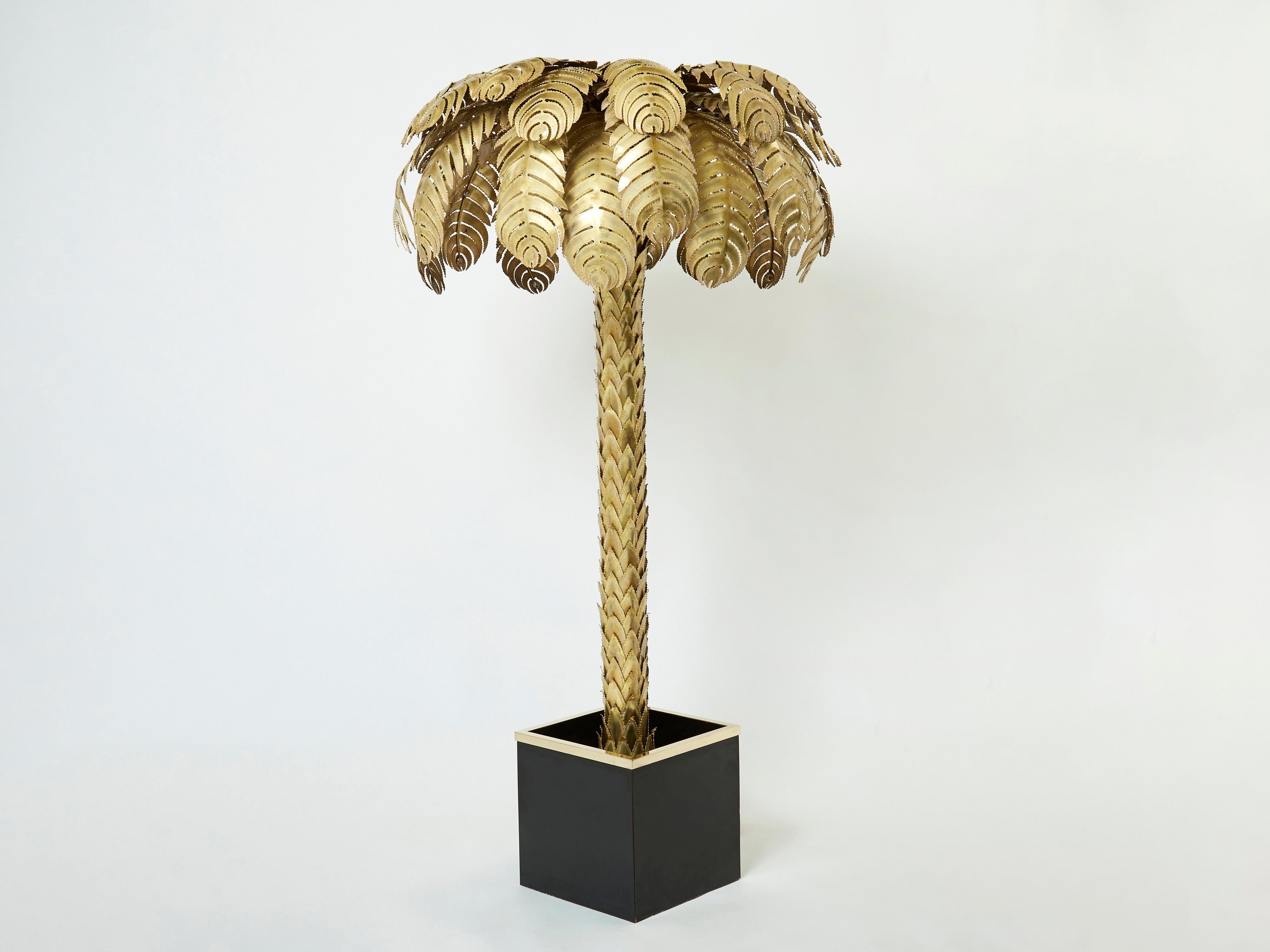 This beautiful palm tree floor lamp is one of the most iconic pieces by French designer Christian Techoueyres for Maison Jansen. It’s made largely from bright brass, which gives it an air of high-end glamour. But what makes the Jansen palm tree