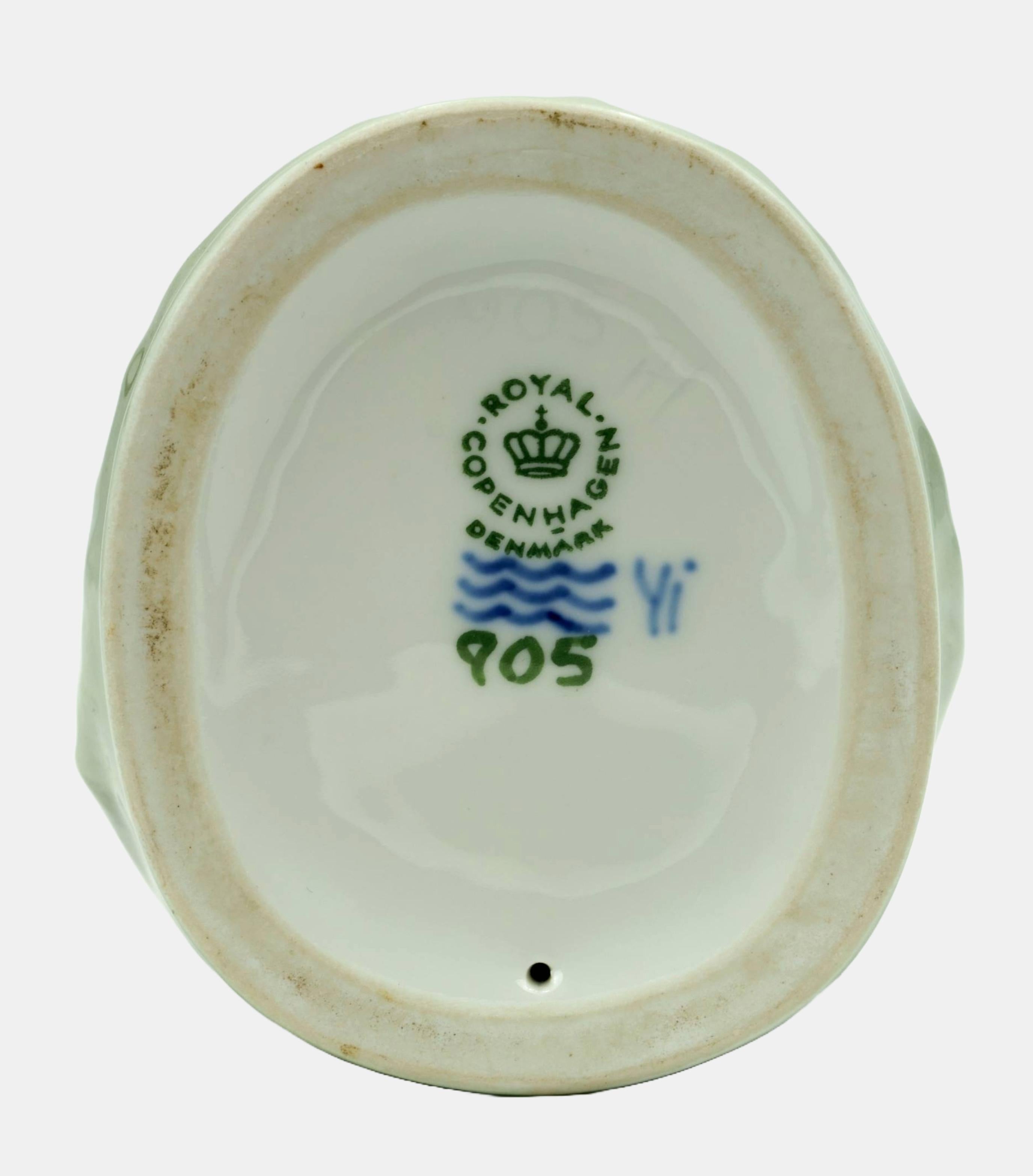 Christian Thomsen (1860 Kolding - 1921 Copenhagen), Carving boy, design around 1915, execution 1966. model number 905. First choice. Porcelain with underglaze painting. 18.5 cm (height) x 9 cm (length) x 9 cm (depth). With the initials of Christian