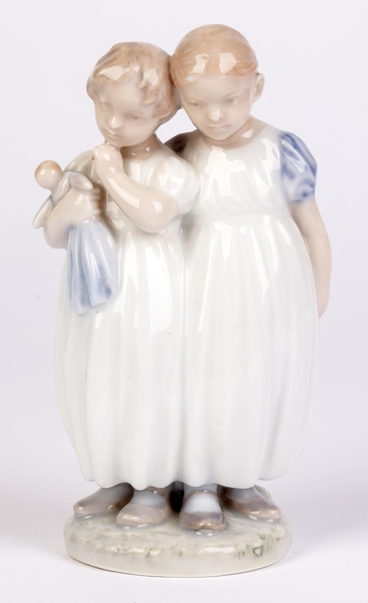 Christian Thomsen Royal Copenhagen Deux filles et une figurine de poupée en vente 7