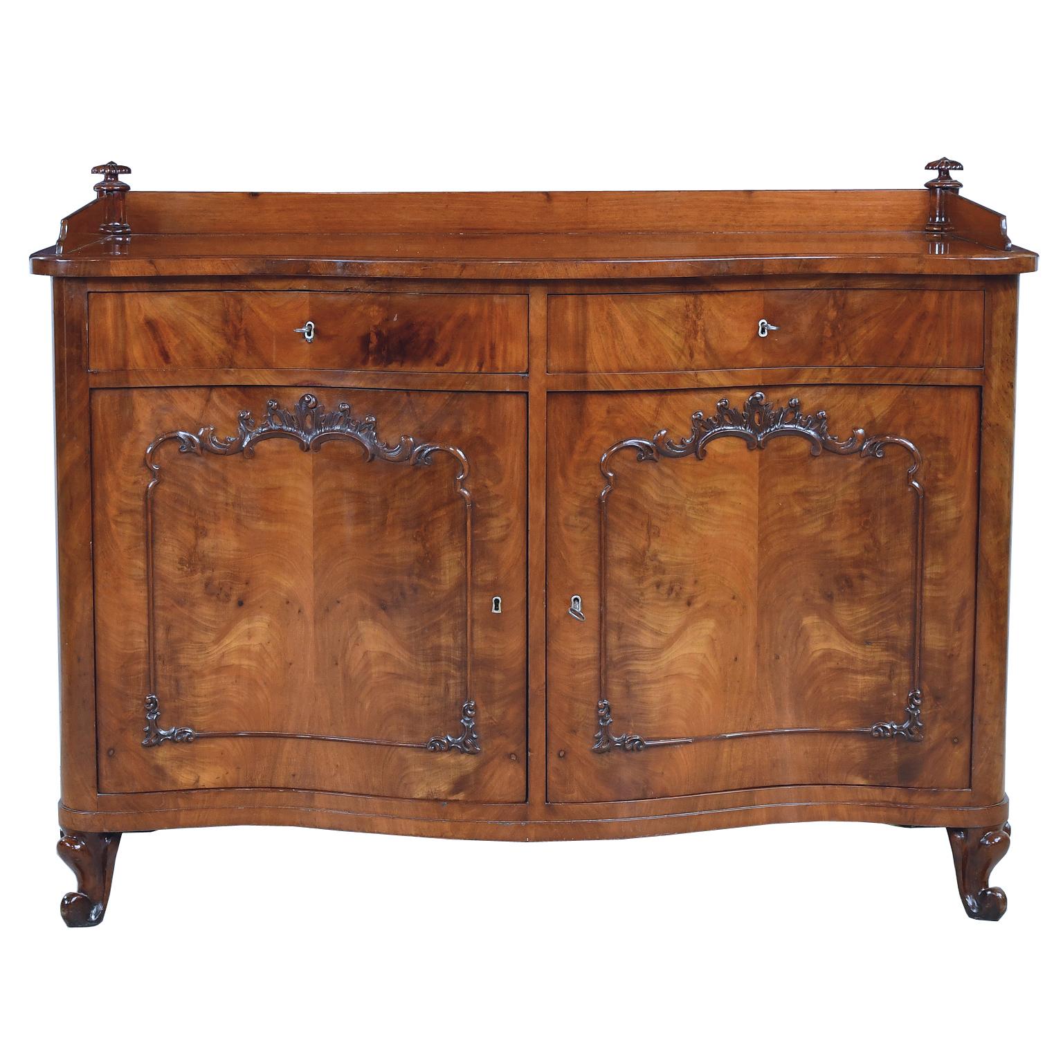 Christian VIII Serpentine-Front Sideboard in West Indies Mahogany, circa 1850 For Sale 2