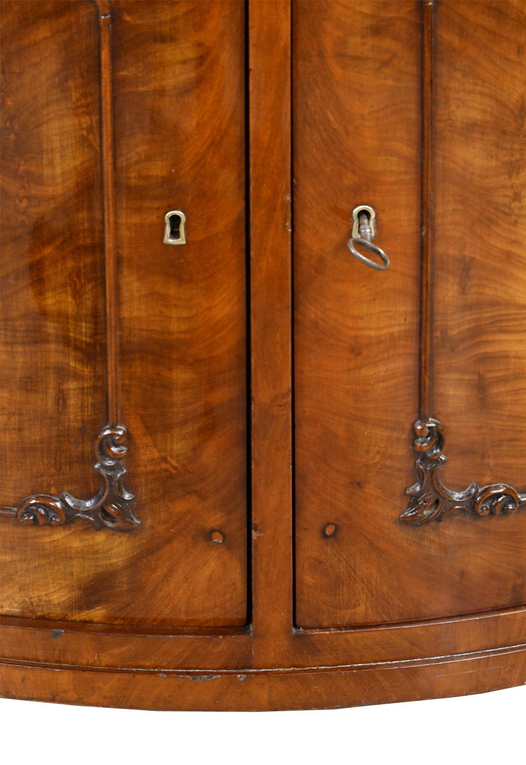 Christian VIII Serpentine-Front Sideboard in West Indies Mahogany, circa 1850 For Sale 7