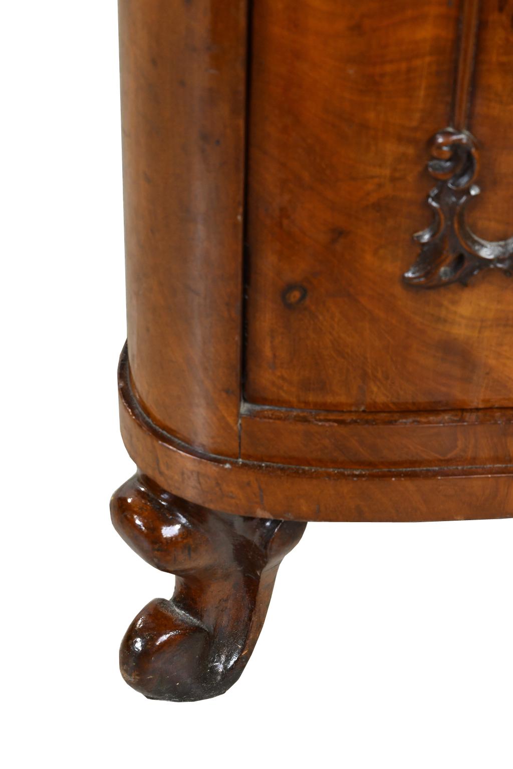 Christian VIII Serpentine-Front Sideboard in West Indies Mahogany, circa 1850 For Sale 11
