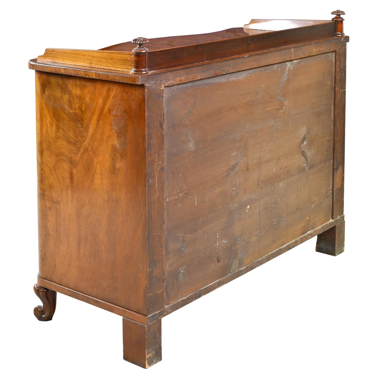 Hand-Carved Christian VIII Serpentine-Front Sideboard in West Indies Mahogany, circa 1850 For Sale