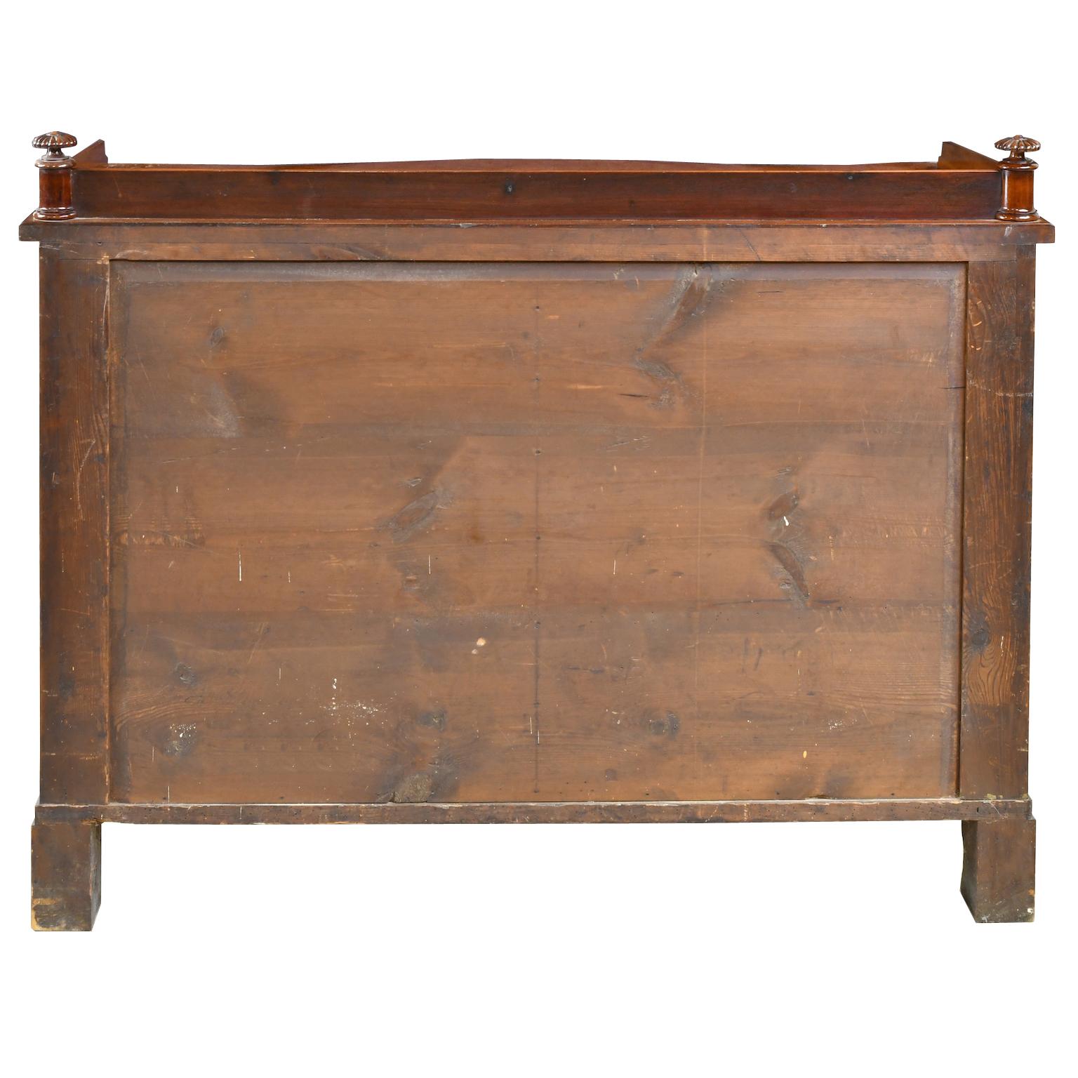 Christian VIII Serpentine-Front Sideboard in West Indies Mahogany, circa 1850 In Good Condition For Sale In Miami, FL