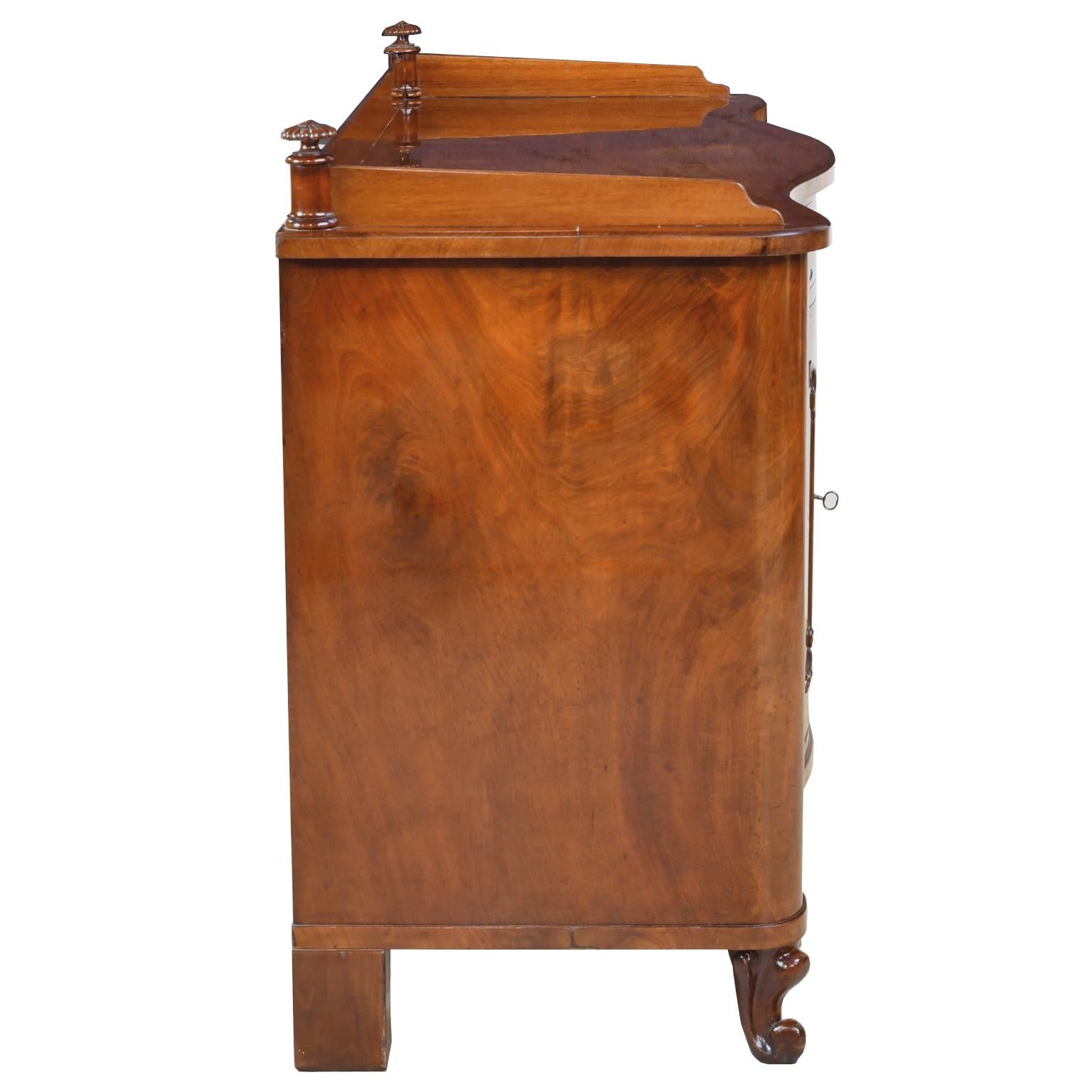 Oak Christian VIII Serpentine-Front Sideboard in West Indies Mahogany, circa 1850 For Sale
