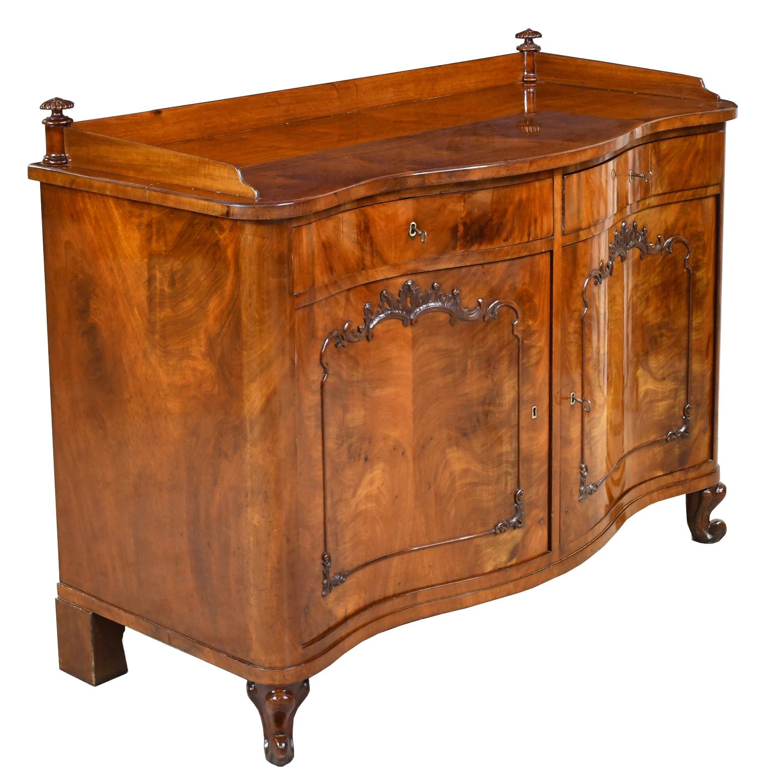 Christian VIII Serpentine-Front Sideboard in West Indies Mahogany, circa 1850 For Sale 1
