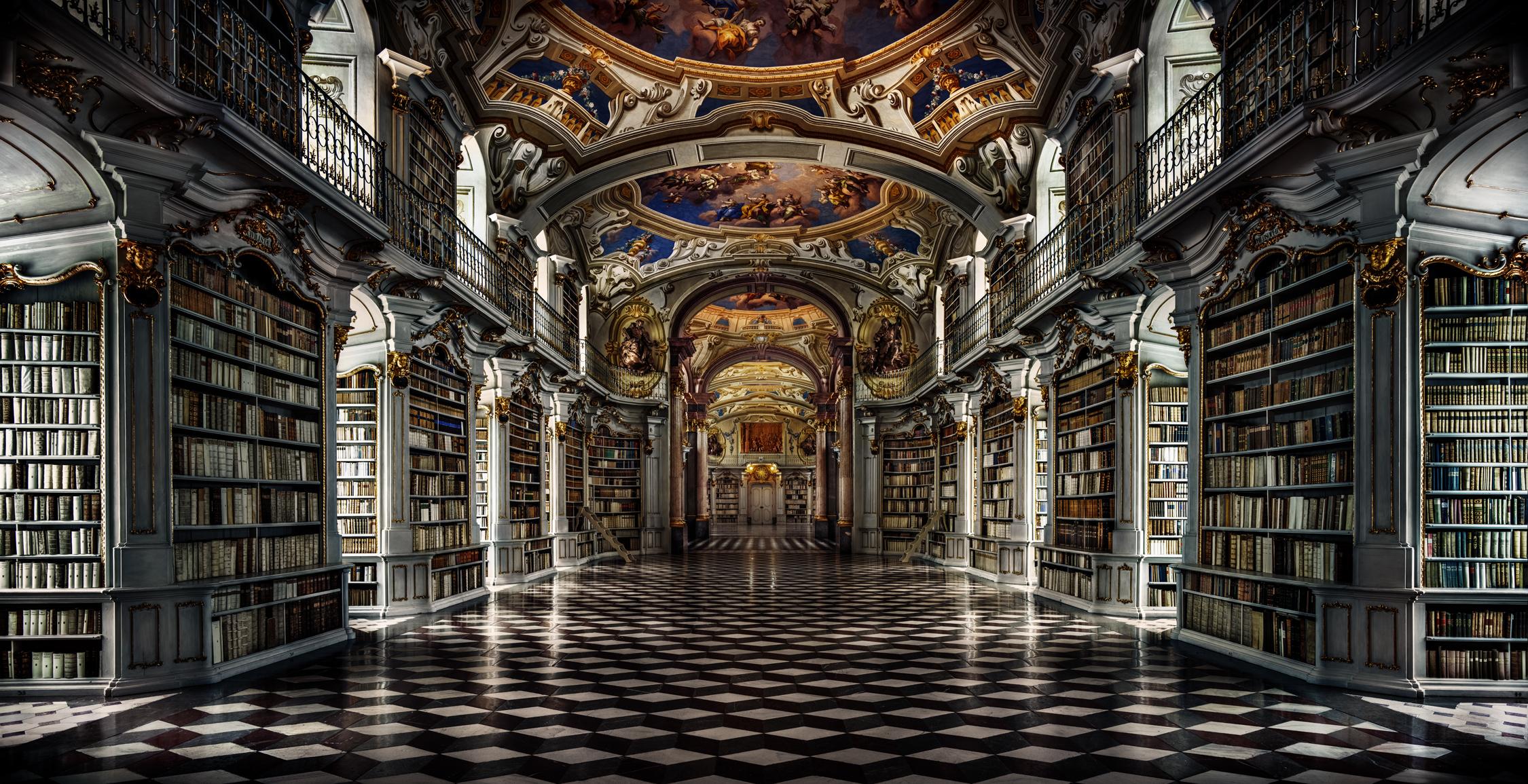 Christian Voigt Color Photograph – Admont Abbey Bibliothek