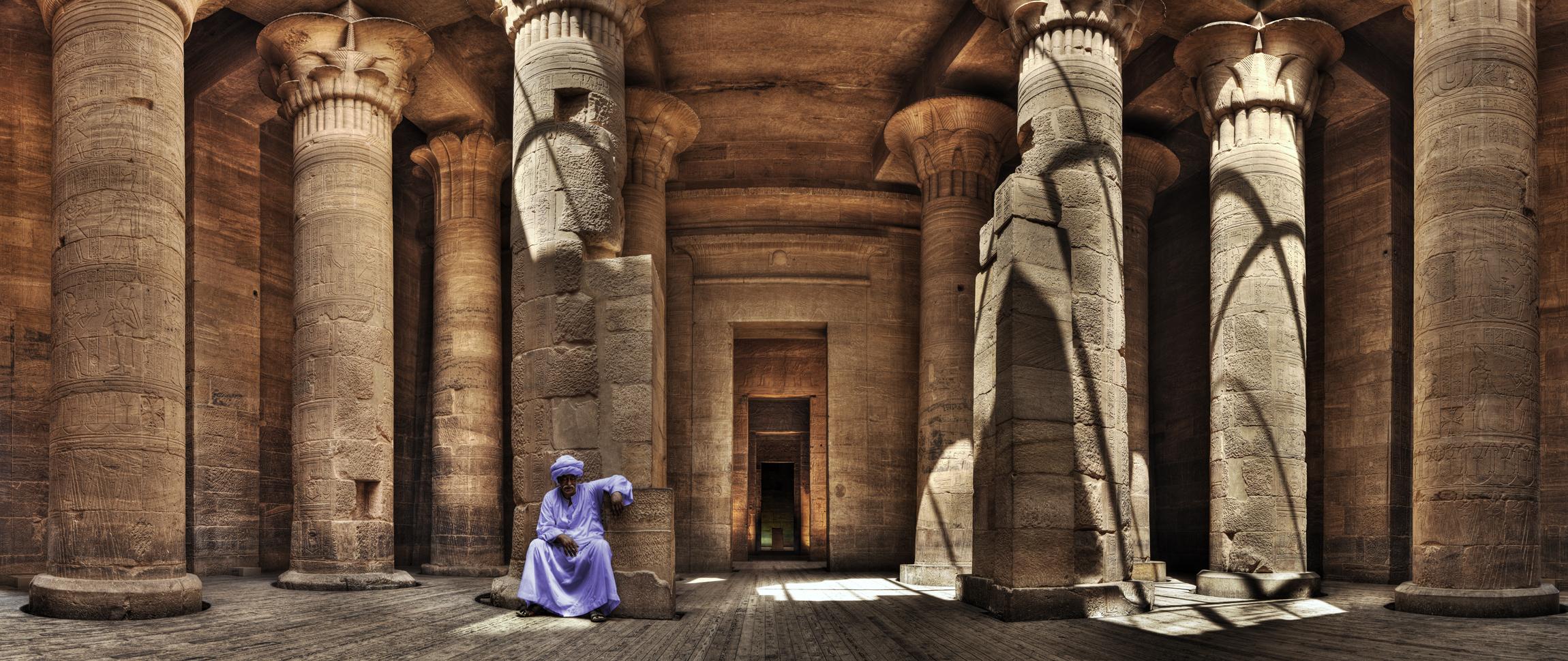 Color Photograph Christian Voigt - Temple de Philae