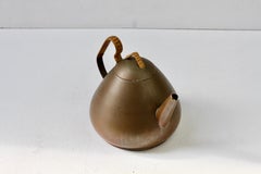 Théière allemande en cuivre et rotin « Bauhaus » de Christian Wagner, « Rein Kupfer », vers les années 1930