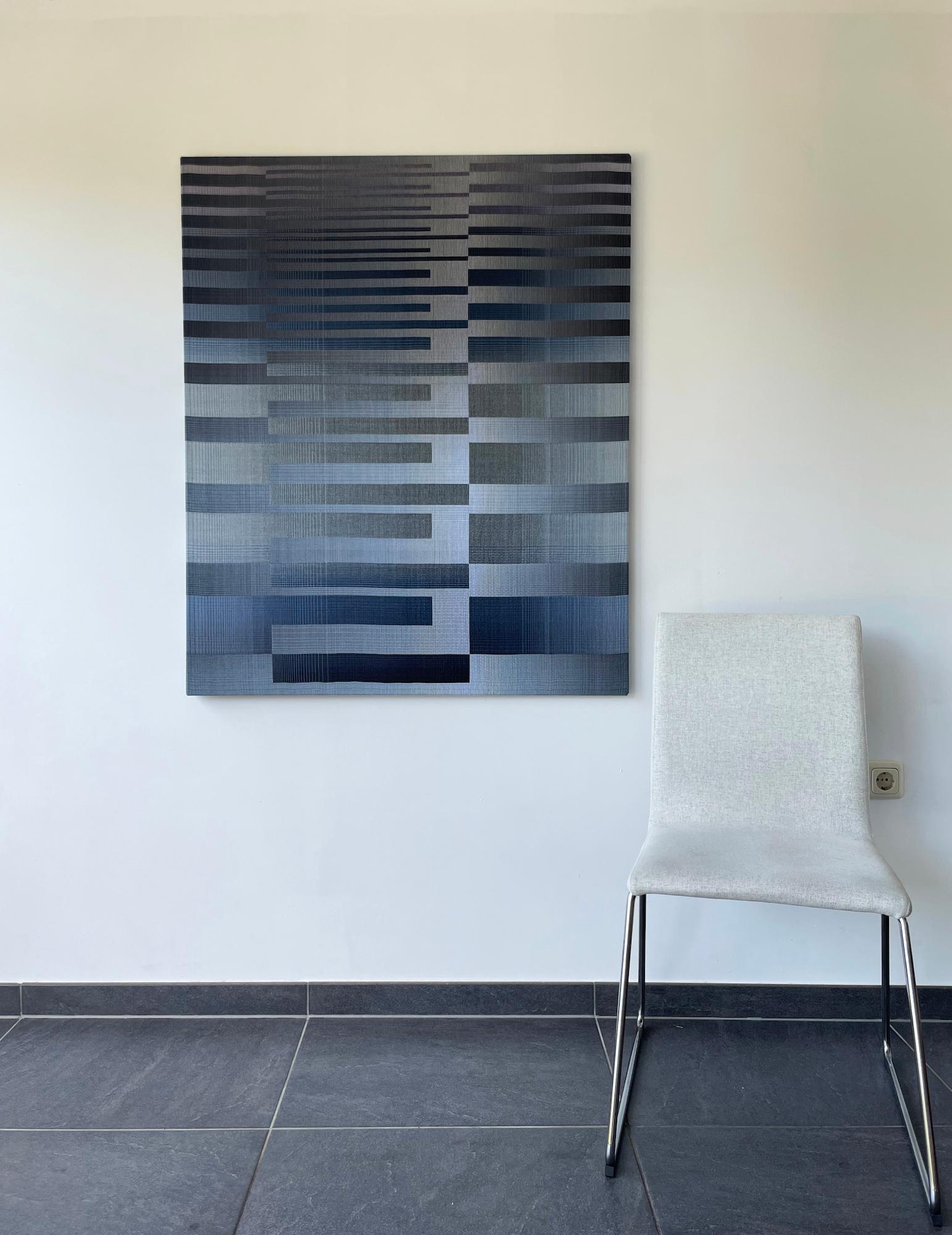 2022 I - 4 par Christiane Maurer - Art textile, rayures bleues, tissé à la main en vente 2