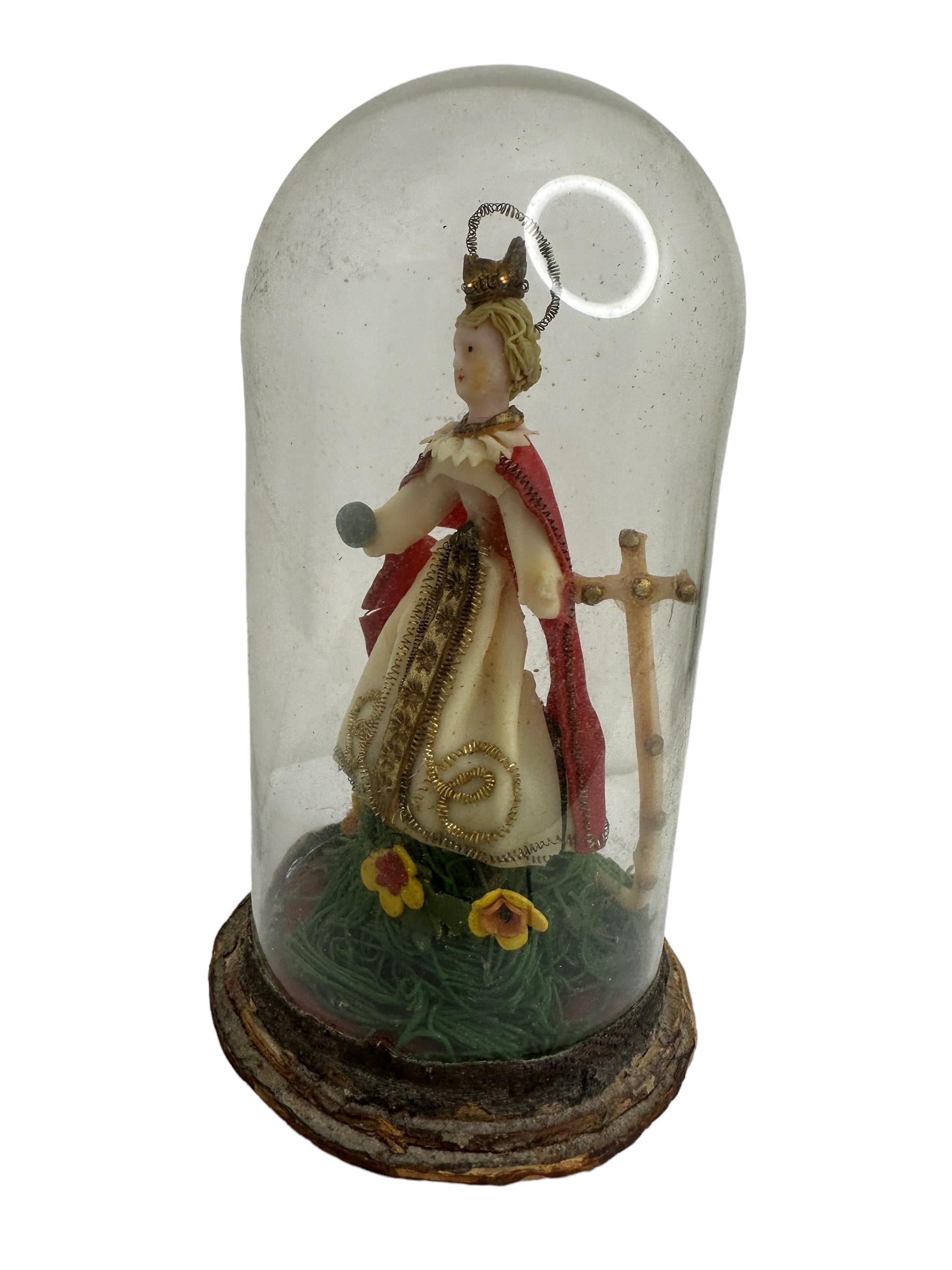 Here I have to offer a fine antique classic early 20th century Glass Display Case with a beautiful Monastery Work inside. A wonderful decorative item, in very nice as is condition.
This is a truly fine antique old piece. Great Item in your home. As