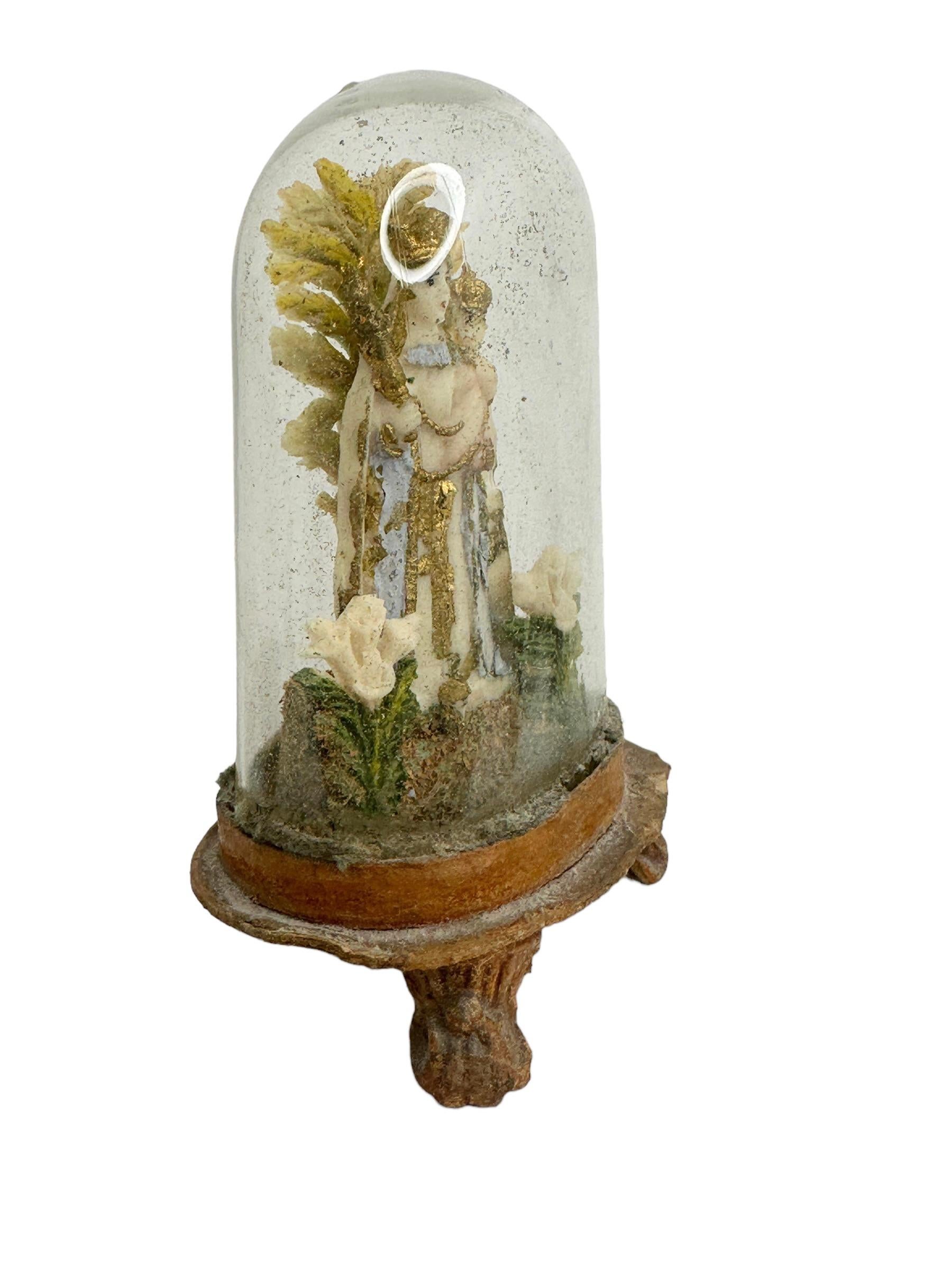 Christianity Monastery Work Mother & Child in Glass Display Case Antique German In Good Condition For Sale In Nuernberg, DE