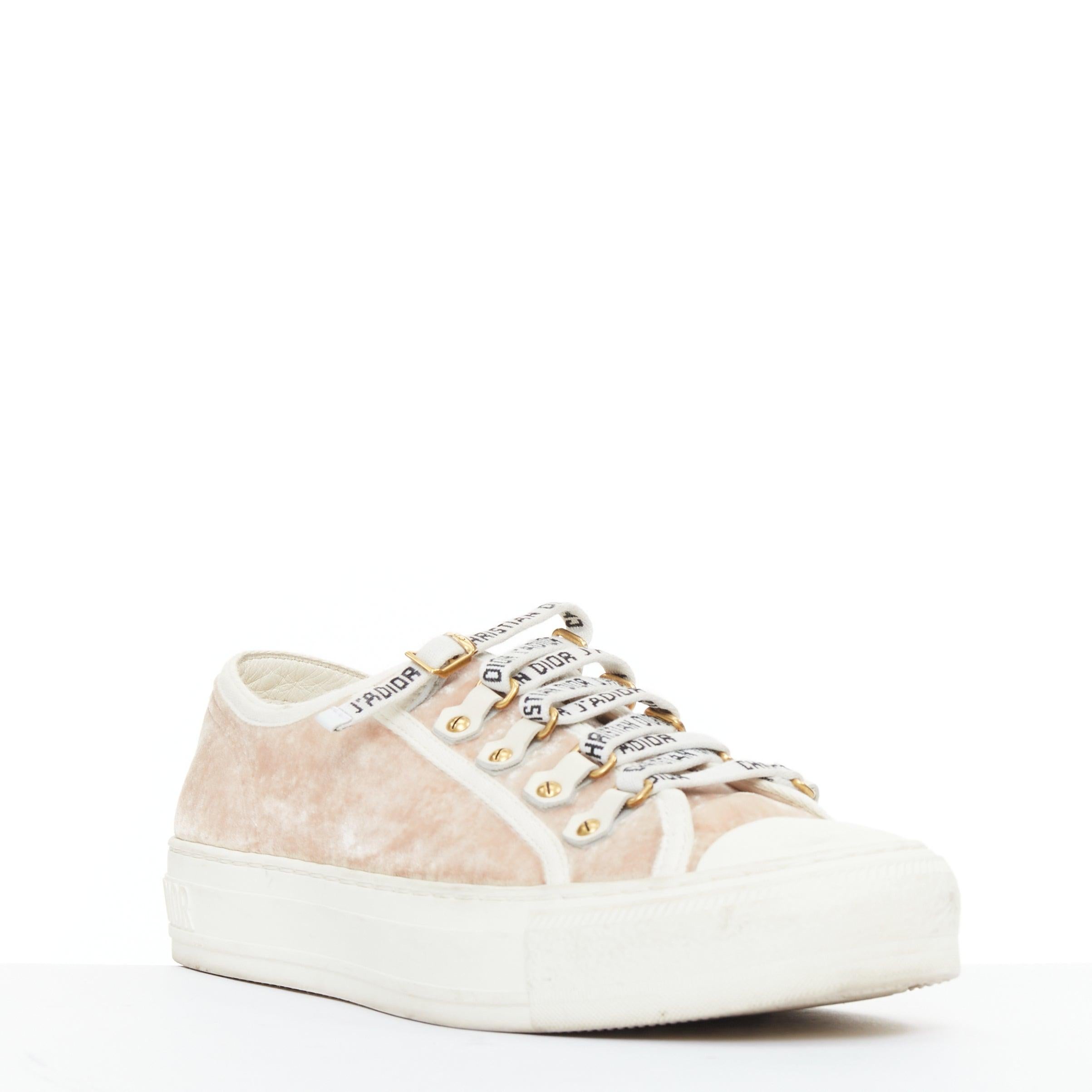 CHRISTIAS DIOR WalknDior rosa in velluto con logo, scarpe da ginnastica basse con plateau EU37.5
Riferimento: NKLL/A00557
Marchio: Dior
Stilista: MARIA GRAZIA CHIURI
Model No: WalknDior
Materiale: Velluto, Fabrice
Colore: rosa, bianco
Modello: Tinta