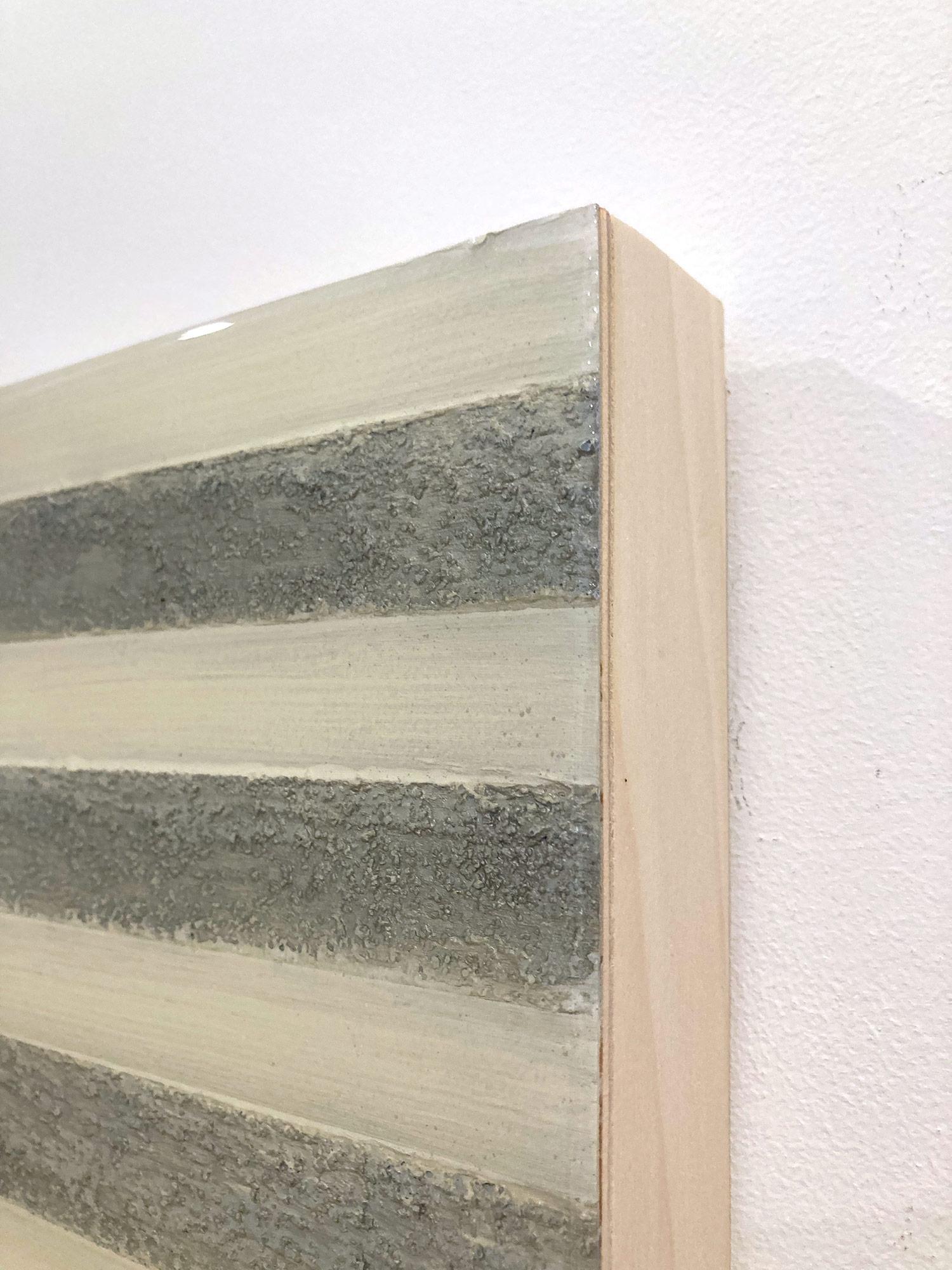 Questo pezzo di Owen rappresenta una composizione astratta con l'uso di tecniche miste e modelli audaci che producono un lavoro visivamente strutturato e ricco di strati e fa parte della serie 