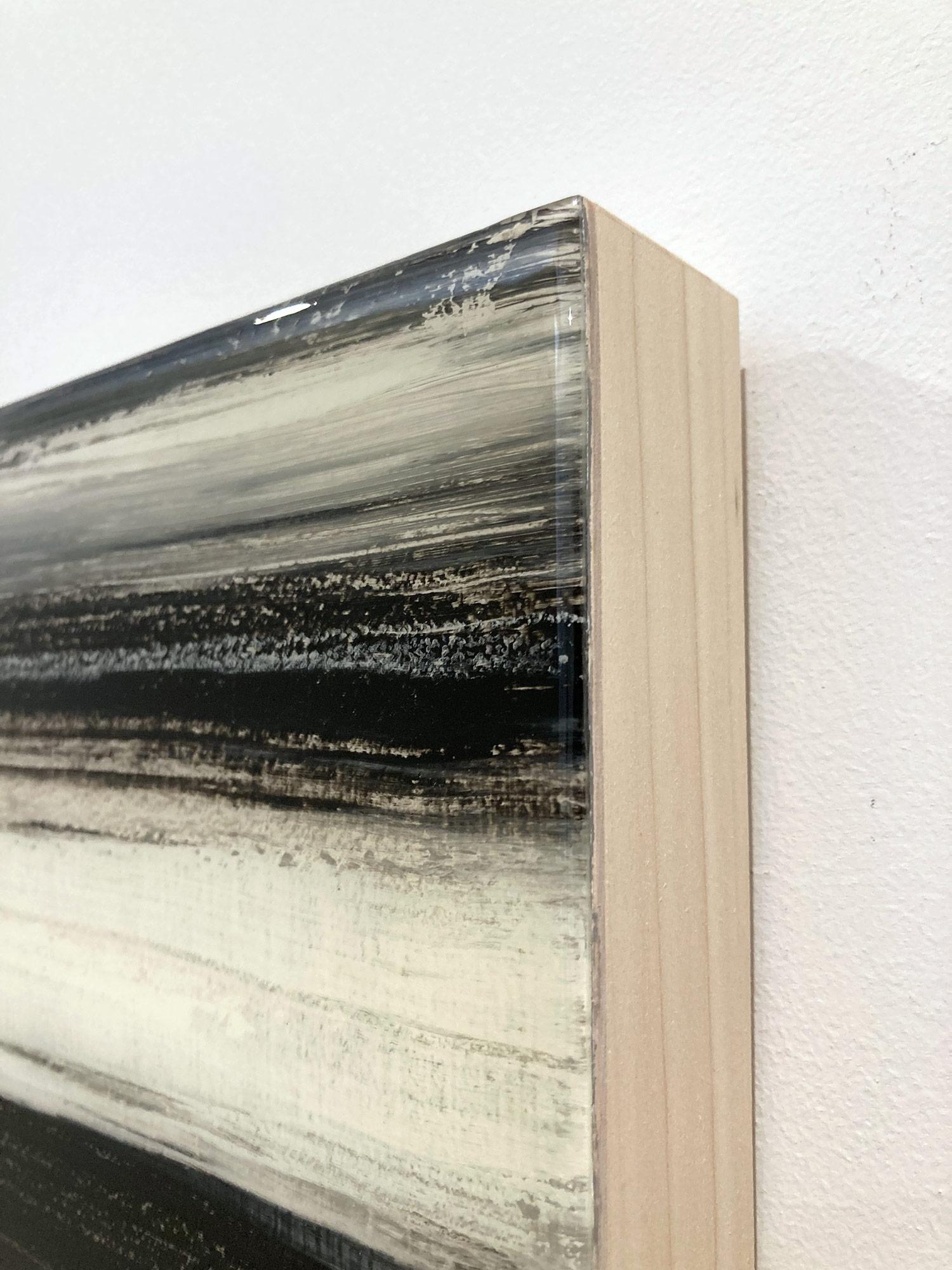Questo pezzo di Owen rappresenta una composizione astratta con l'uso di tecniche miste e modelli audaci che producono un lavoro visivamente strutturato e ricco di strati e fa parte della serie 