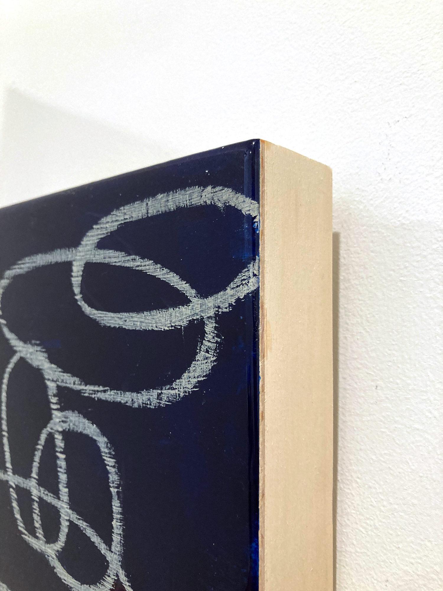 Cette pièce Owen représente une composition abstraite avec l'utilisation de techniques mixtes et de motifs audacieux, produisant une œuvre visuellement texturée et riche en couches. Elle fait partie de la série 
