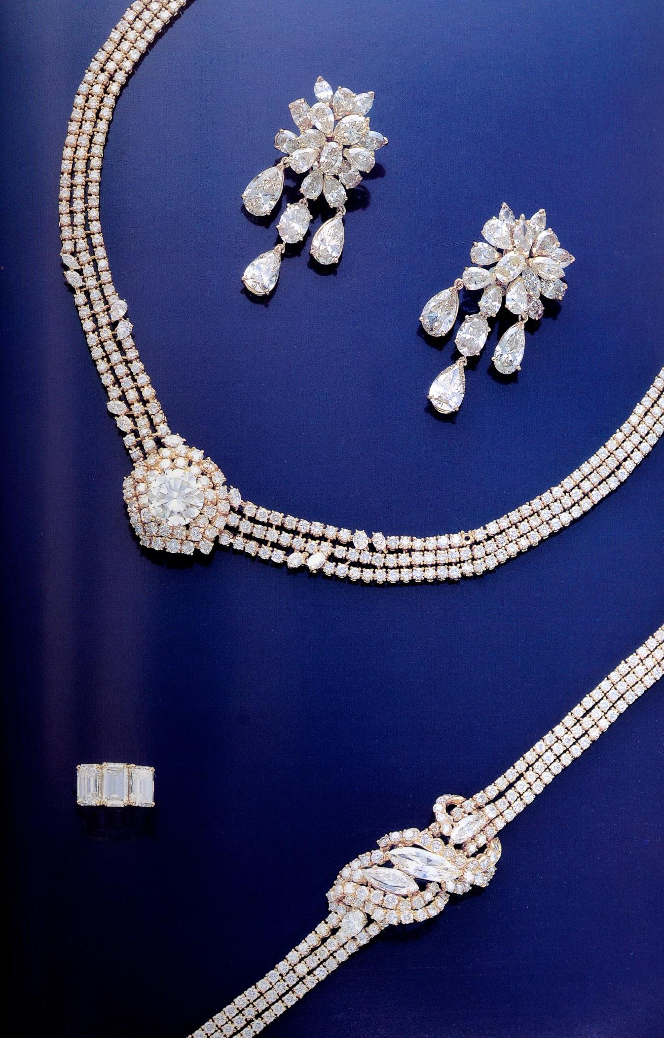 Christie's Auction New York Important Jewels December 8, 1993 #7806 For Sale 4
