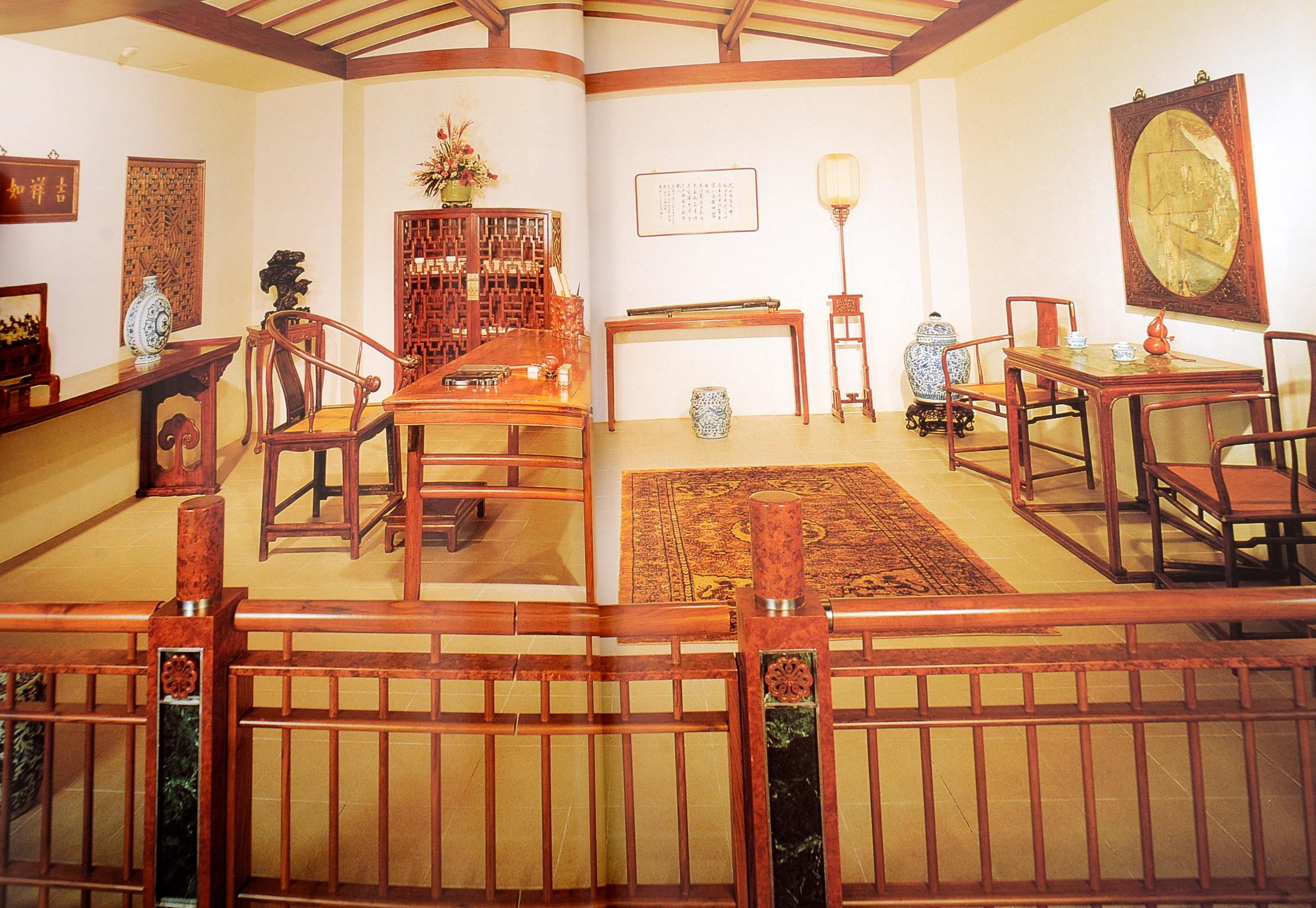 The Jingguantang Collection Part II Fine and Important Chinese Ceramics and Works of Art, Christie's ; New York 18 septembre 1997. Première édition à couverture souple avec 168 lots, tous photographiés en couleur et décrits en détail. Un catalogue