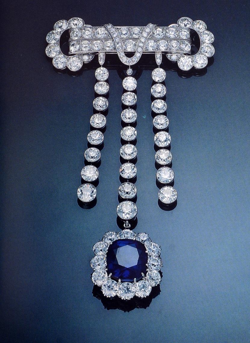 Christie's Magnificent Jewels Geneva May 27, 1993. First edition softcover. The 491 lot catalog on 181 pp. Color photographs throughout.
 
