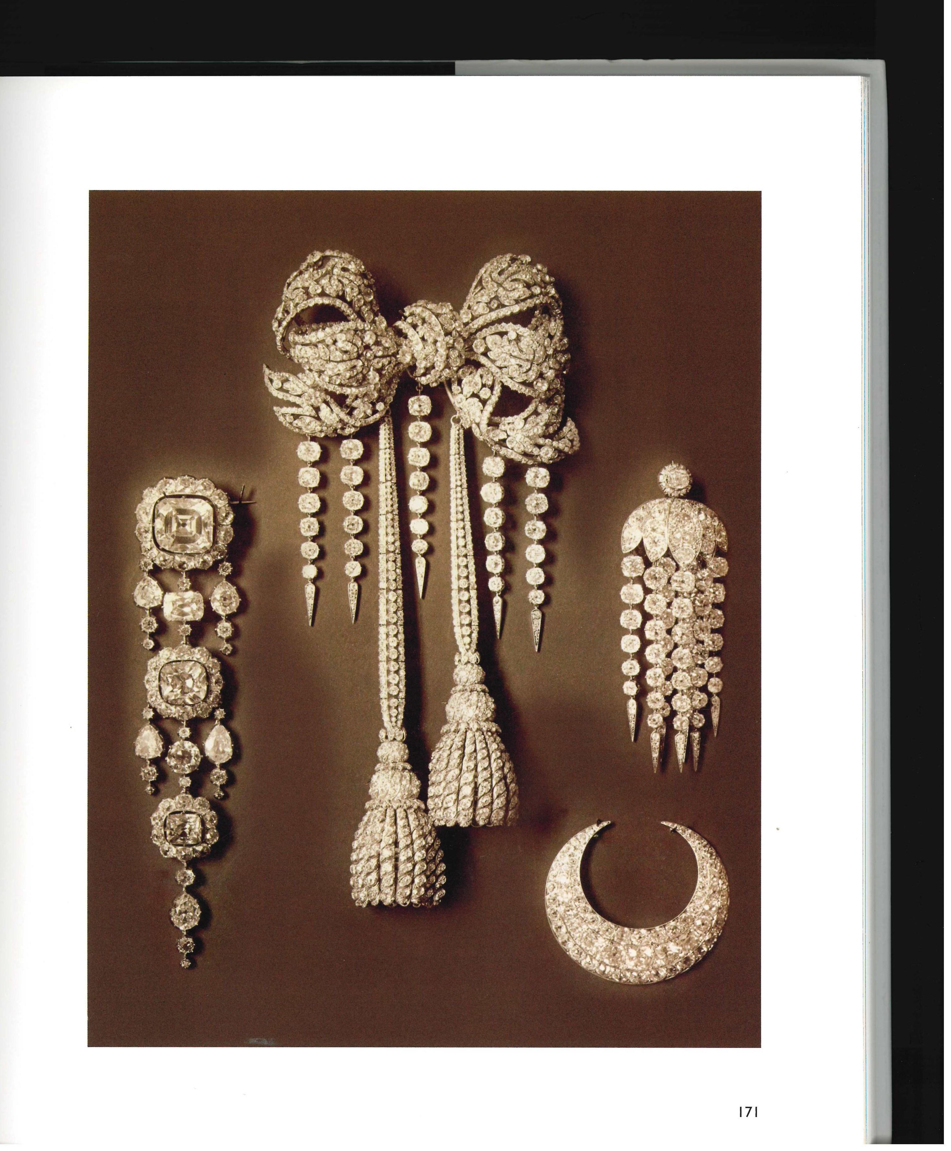 Christie's: The Jewellery Archives Revealed (Book) In Good Condition For Sale In North Yorkshire, GB