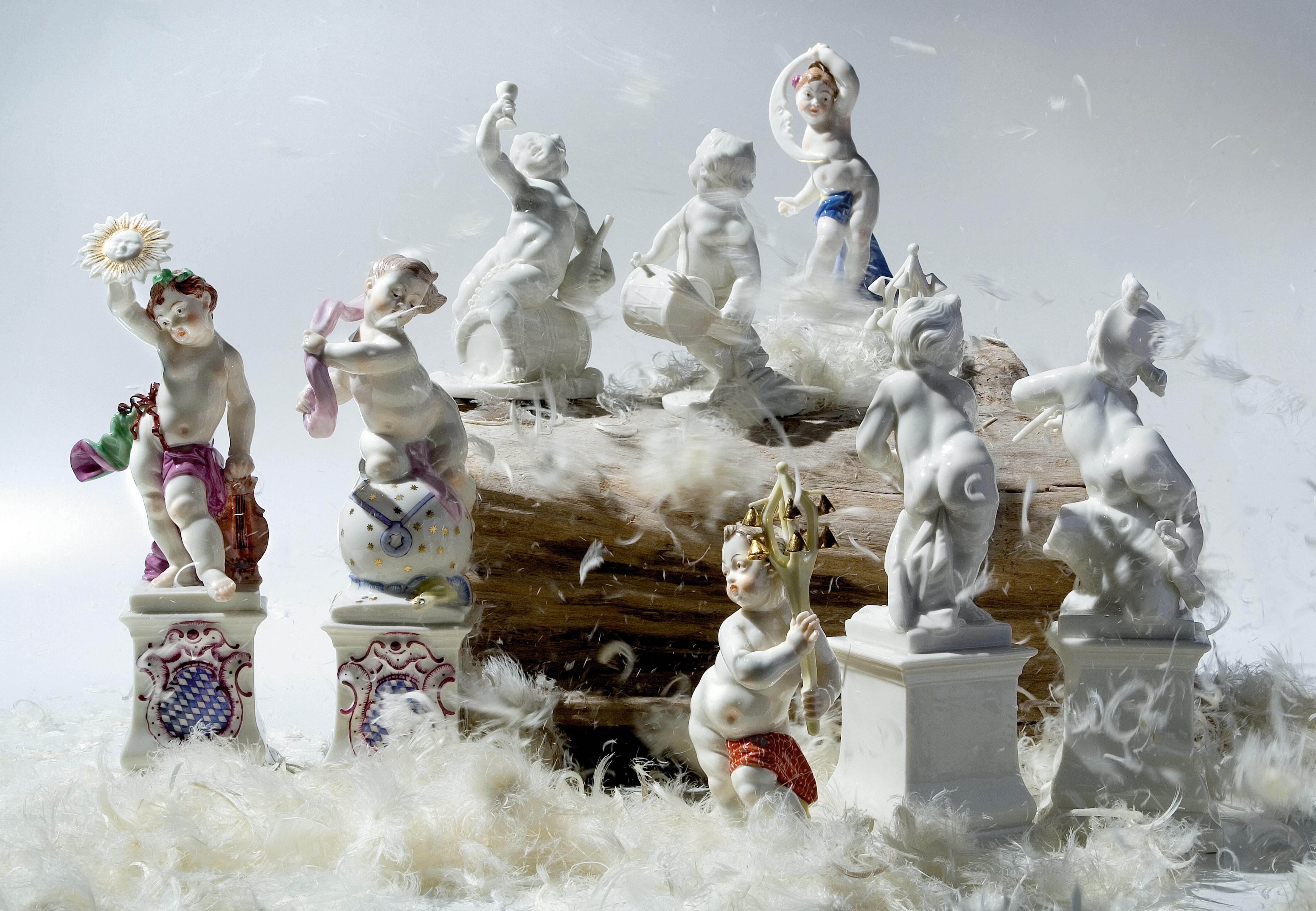 Rococo Christimas cherubs in Nymphenburg porcelain hand crafted and hand painted For Sale