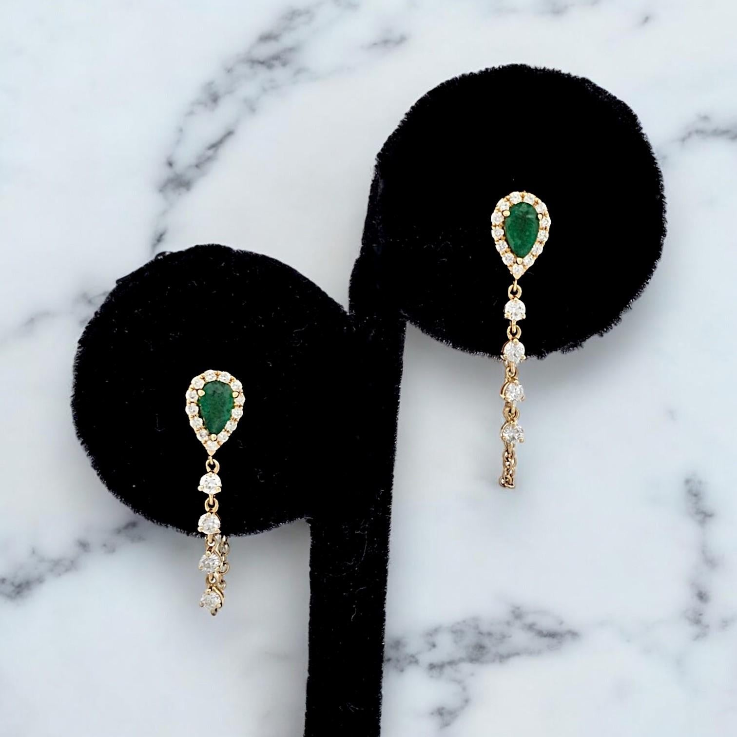 Christina 14K Gelbgold Kette verbundene Post-Ohrringe mit natürlichen Smaragden im Zustand „Neu“ im Angebot in Greeneville, TN