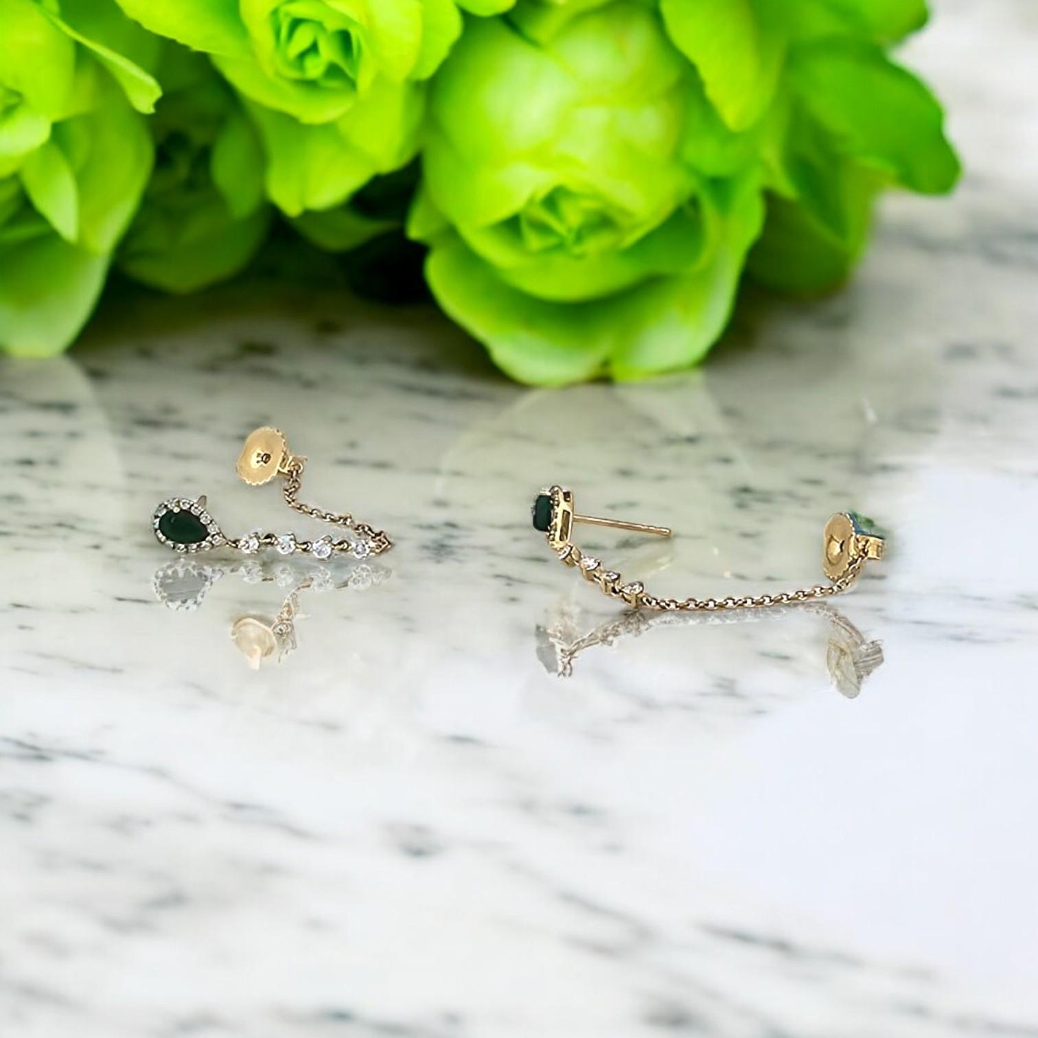 Christina 14K Gelbgold Kette verbundene Post-Ohrringe mit natürlichen Smaragden Damen im Angebot