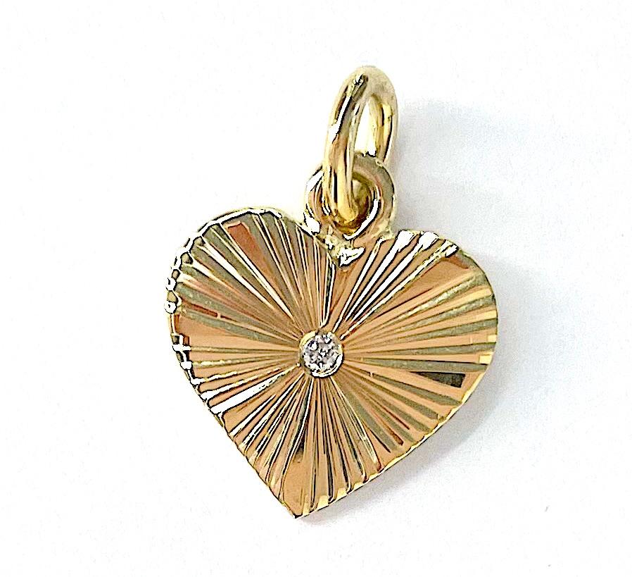 Contemporaneo Christina Addison, ciondolo a forma di cuore bordato in oro 18 carati con diamante in vendita