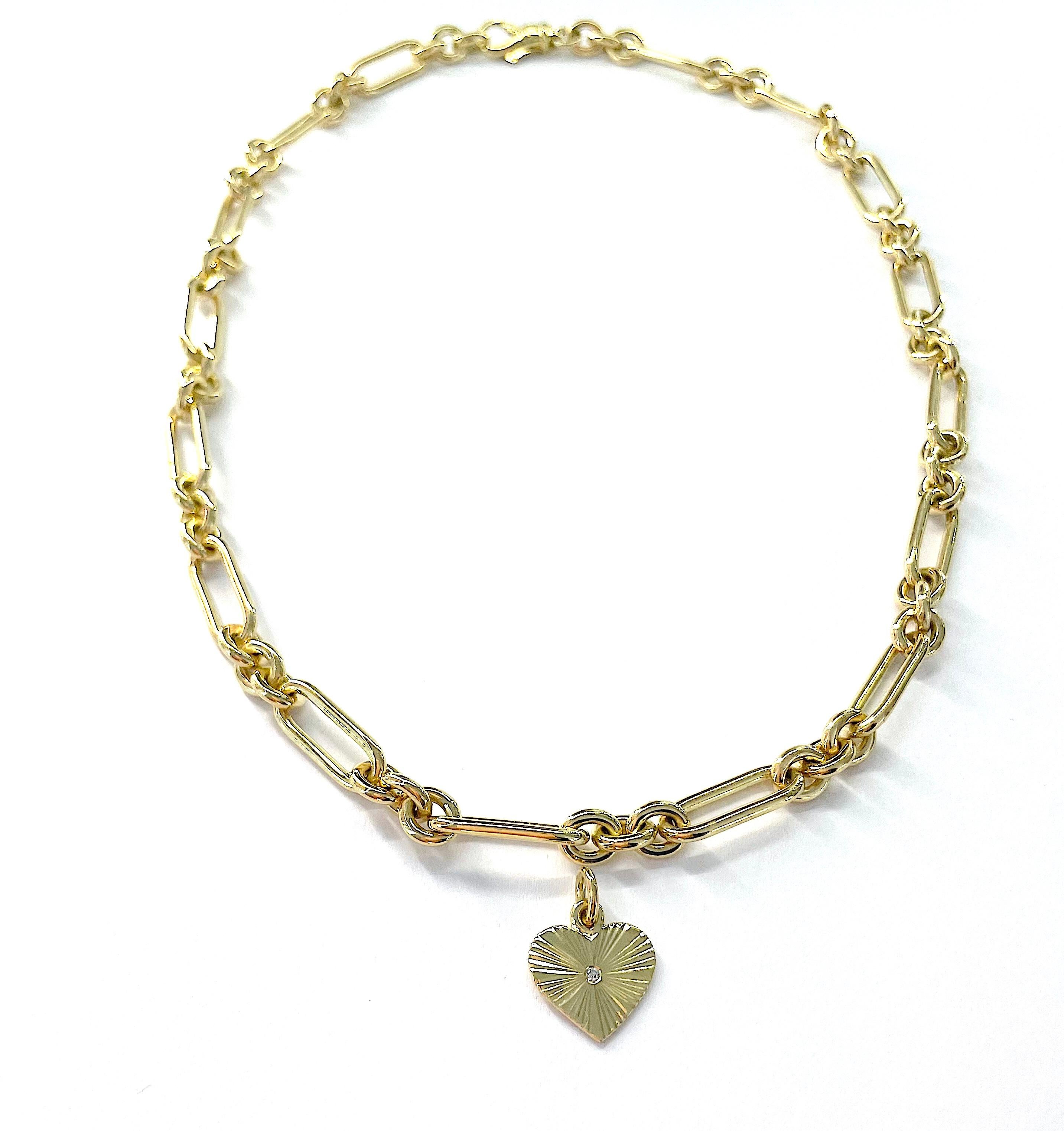 Taglio brillante Christina Addison, ciondolo a forma di cuore bordato in oro 18 carati con diamante in vendita