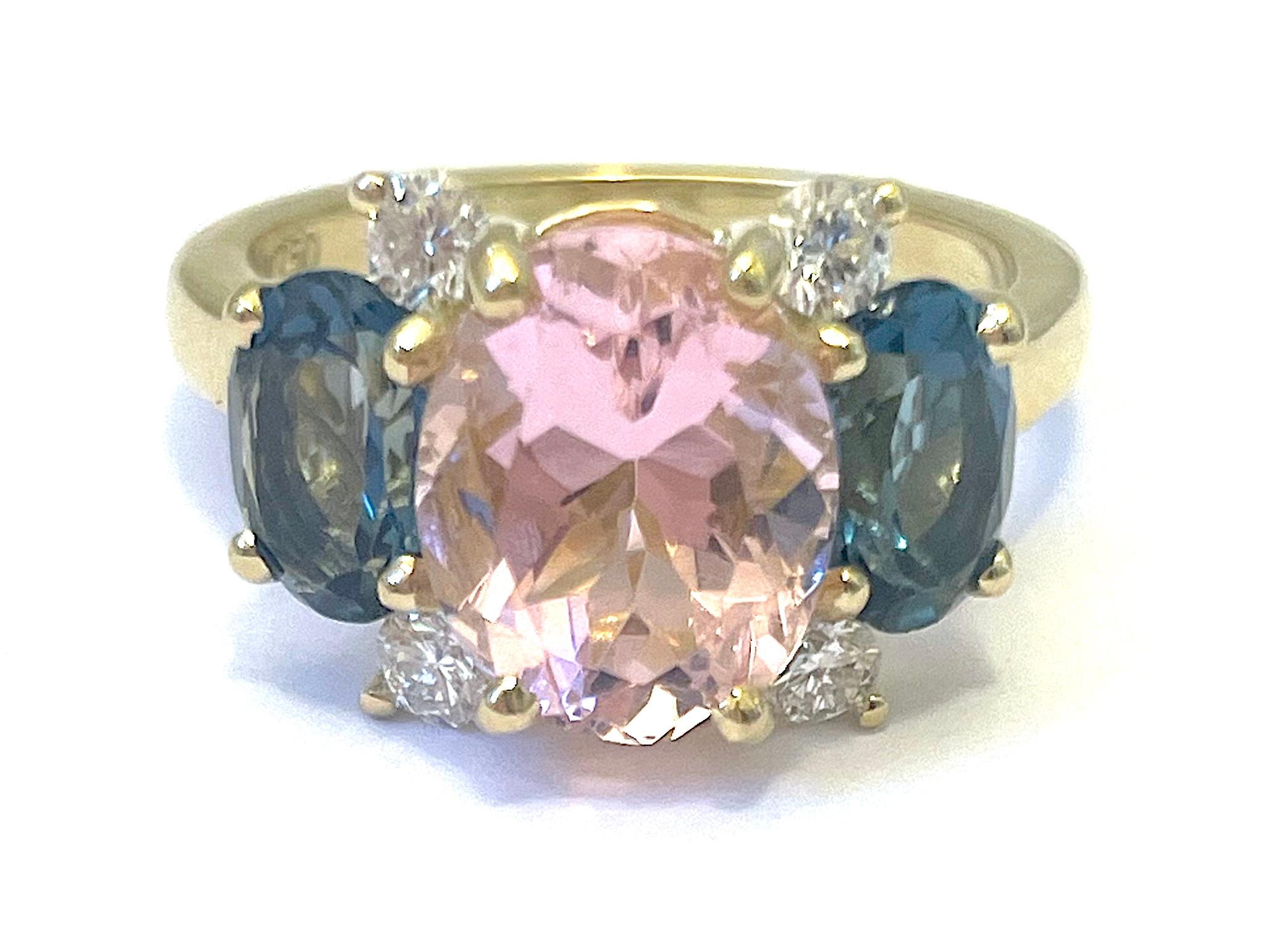 Christina Addison Bague en or jaune avec zircon et mini émeraude en vente 5