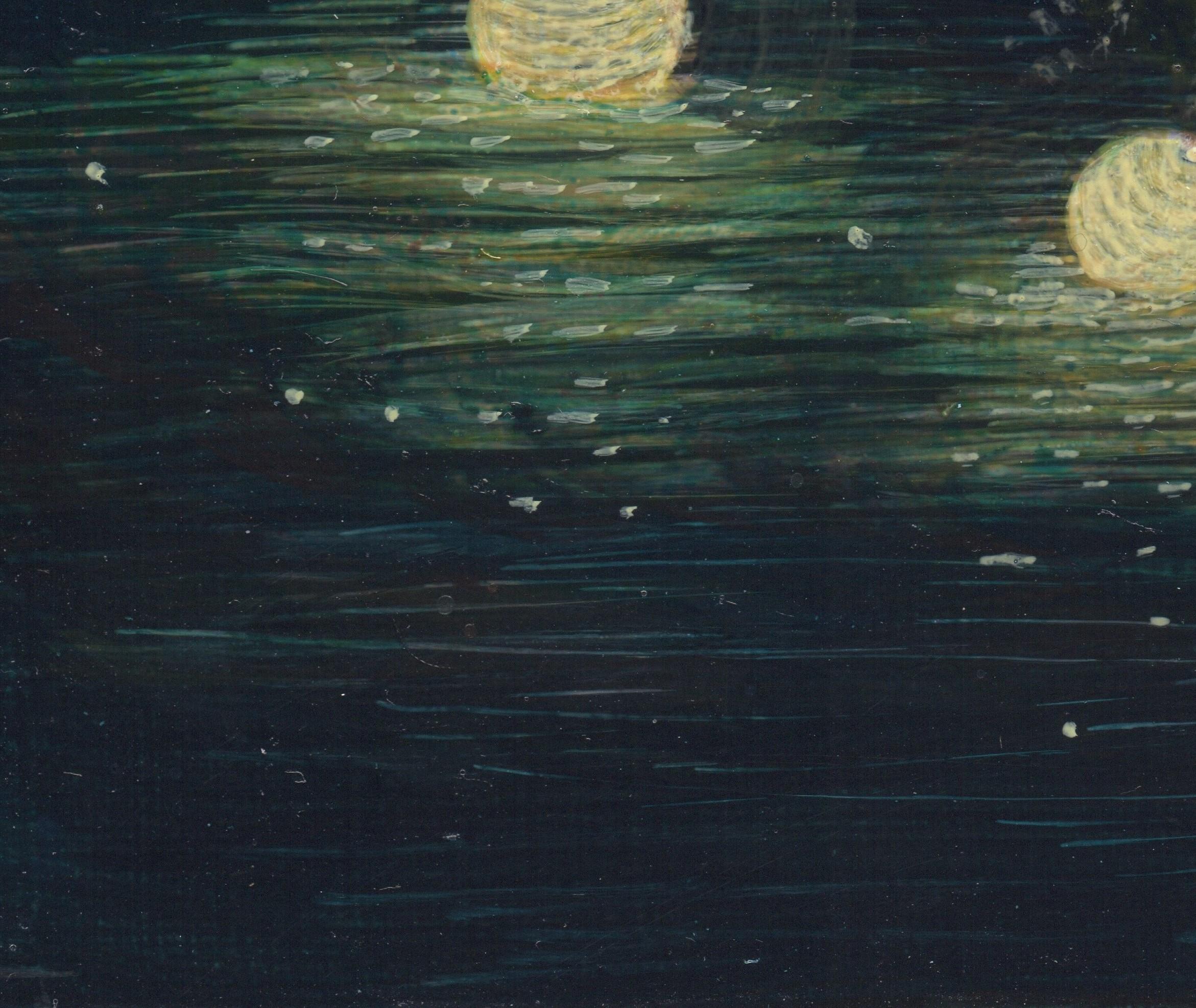 Ocean Pass, beleuchtete Papierlaternen auf dunklem Wasser, Acryl auf Tafel (Schwarz), Still-Life Painting, von Christina Haglid