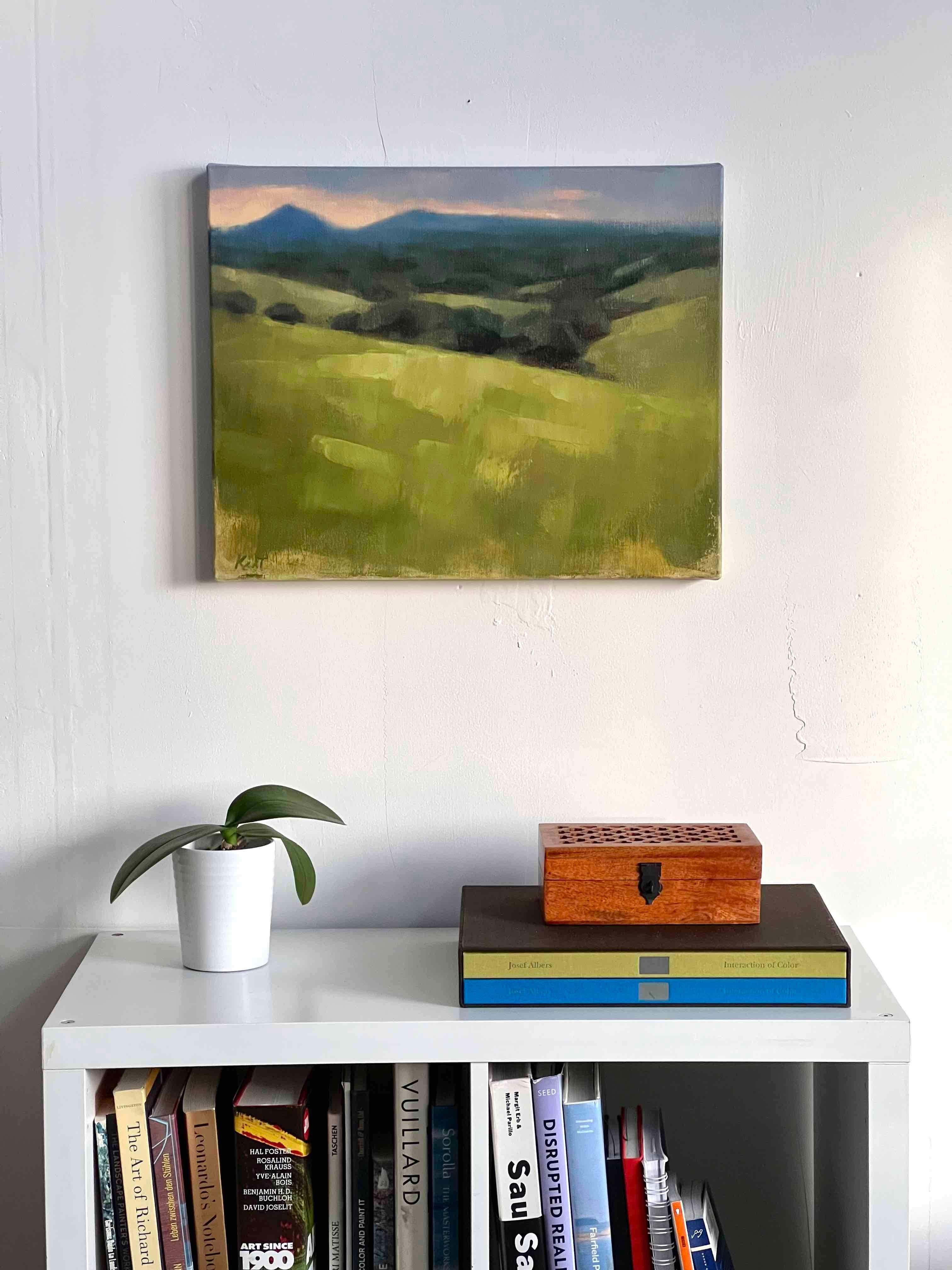 Paisaje californiano pintura al óleo original con montañas lejanas - Painting de Christina Kent